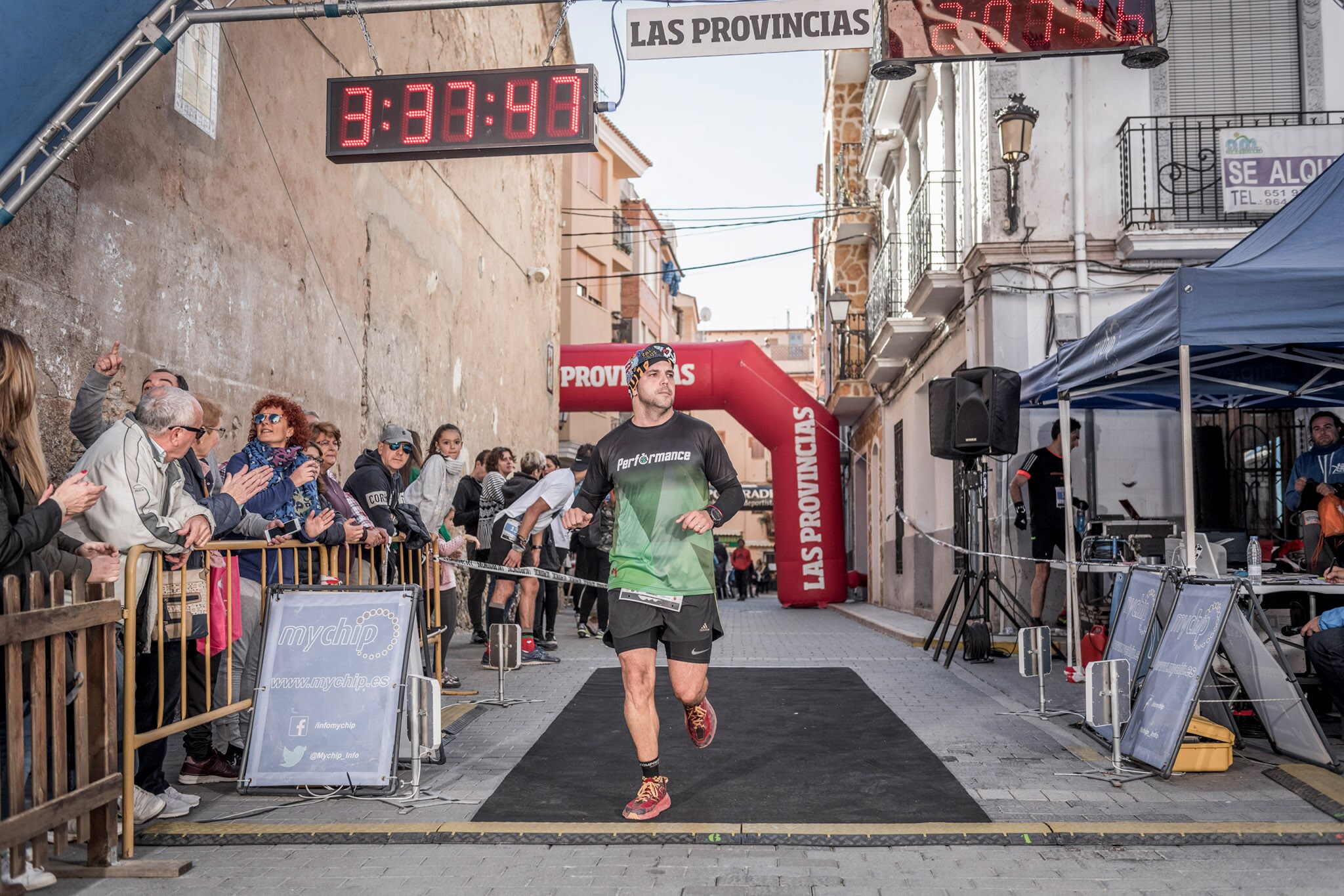 Galería de fotos de la llegada a meta de la carrera de 15 kilómetros del Trail de Montanejos 2018