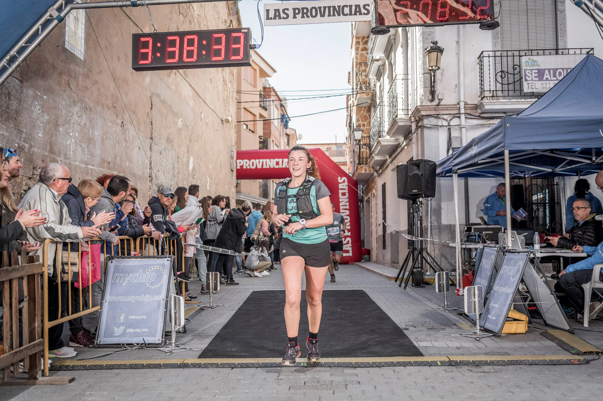 Galería de fotos de la llegada a meta de la carrera de 15 kilómetros del Trail de Montanejos 2018