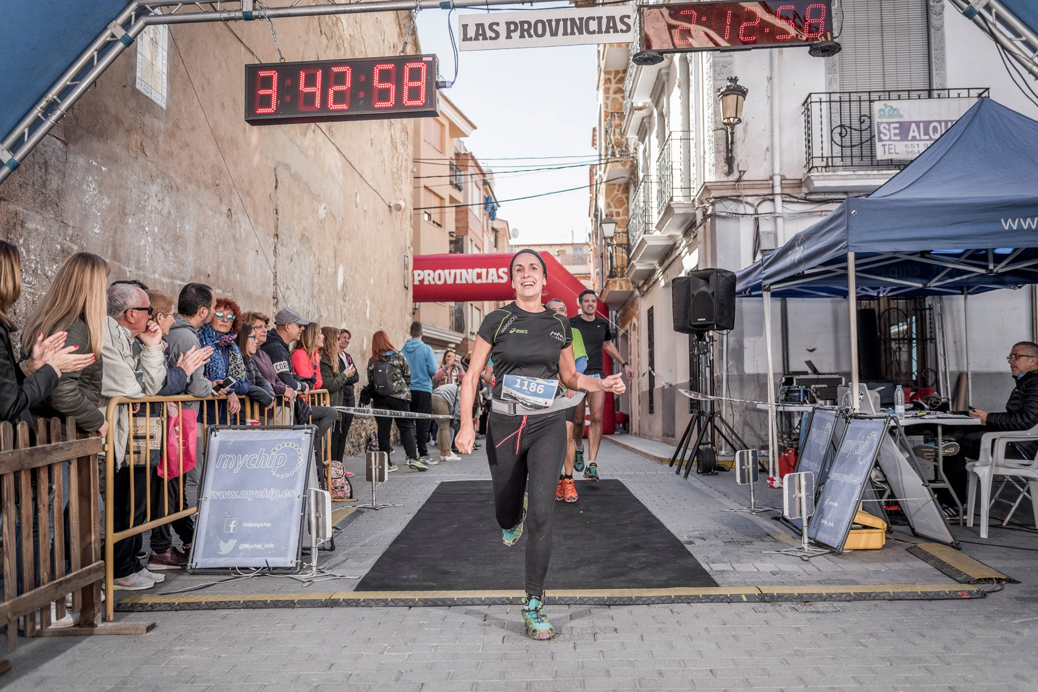 Galería de fotos de la llegada a meta de la carrera de 15 kilómetros del Trail de Montanejos 2018