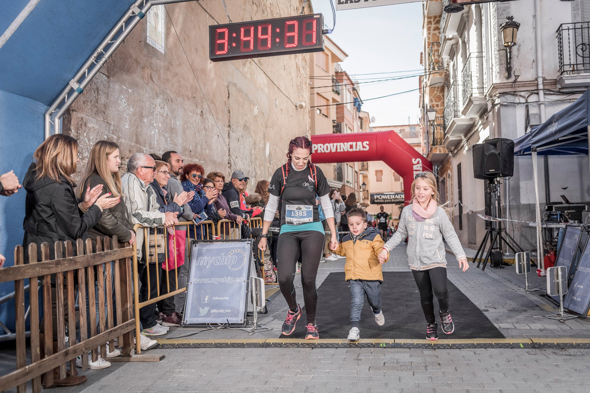 Galería de fotos de la llegada a meta de la carrera de 15 kilómetros del Trail de Montanejos 2018