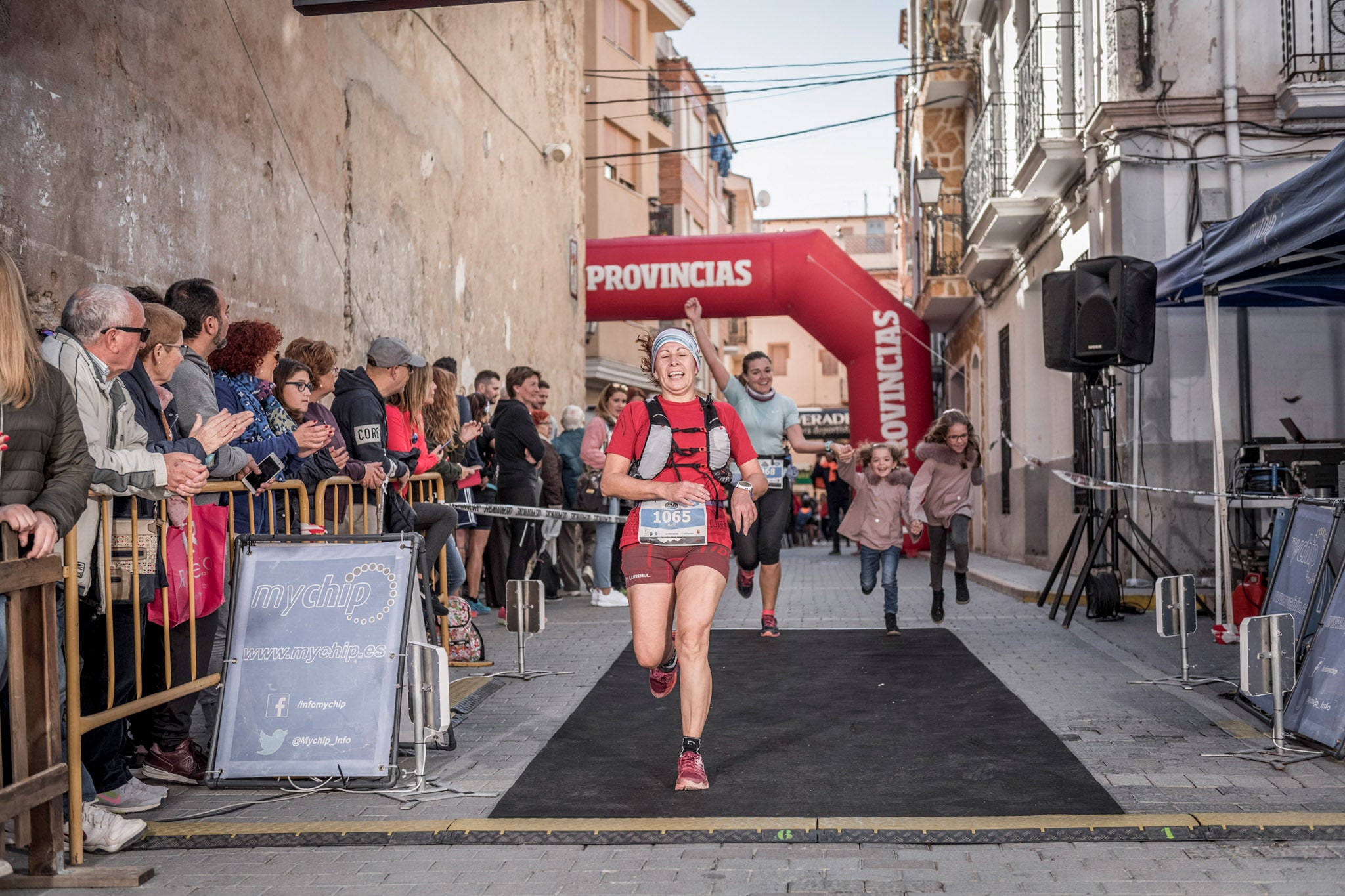 Galería de fotos de la llegada a meta de la carrera de 15 kilómetros del Trail de Montanejos 2018