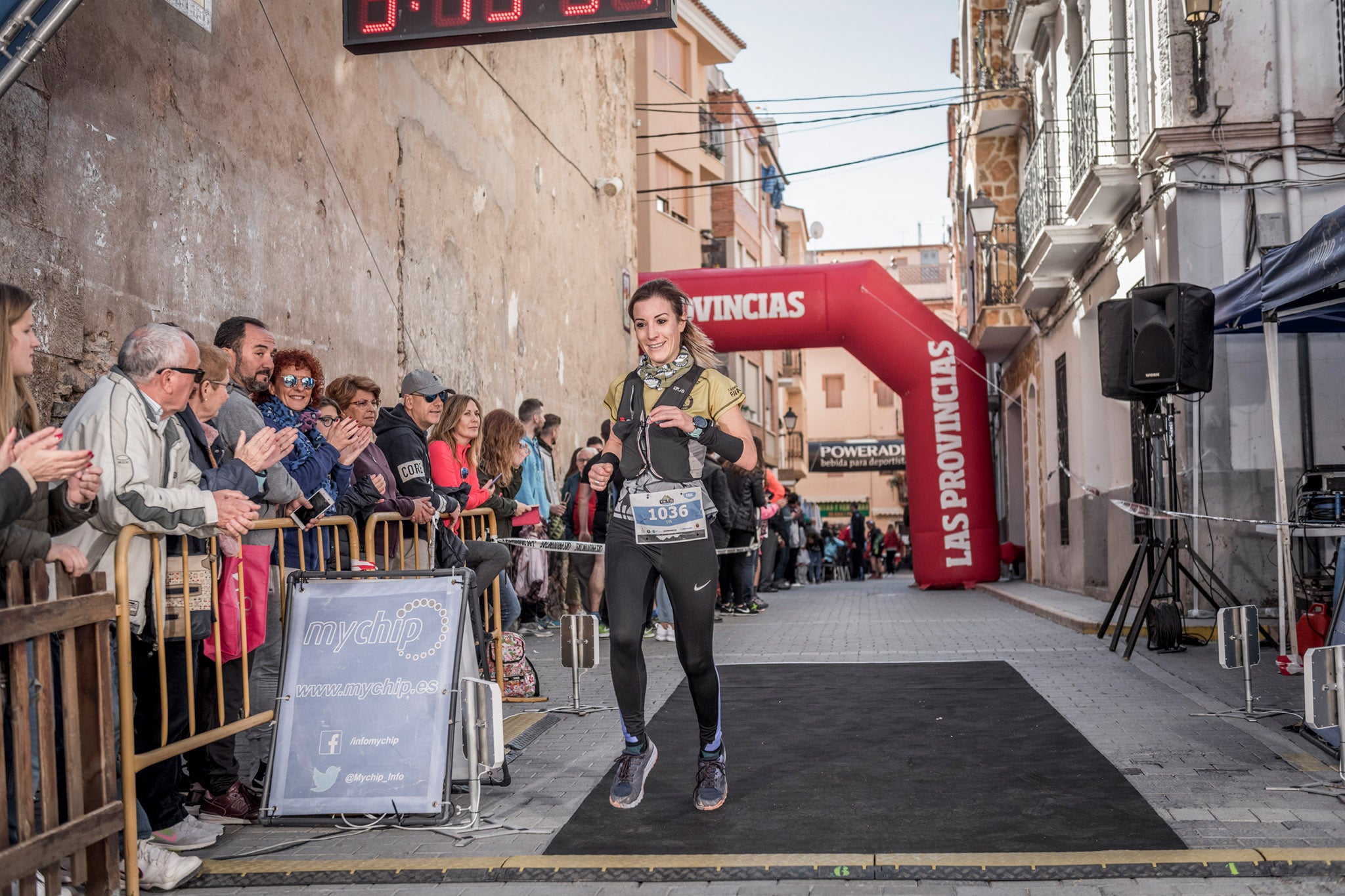 Galería de fotos de la llegada a meta de la carrera de 15 kilómetros del Trail de Montanejos 2018