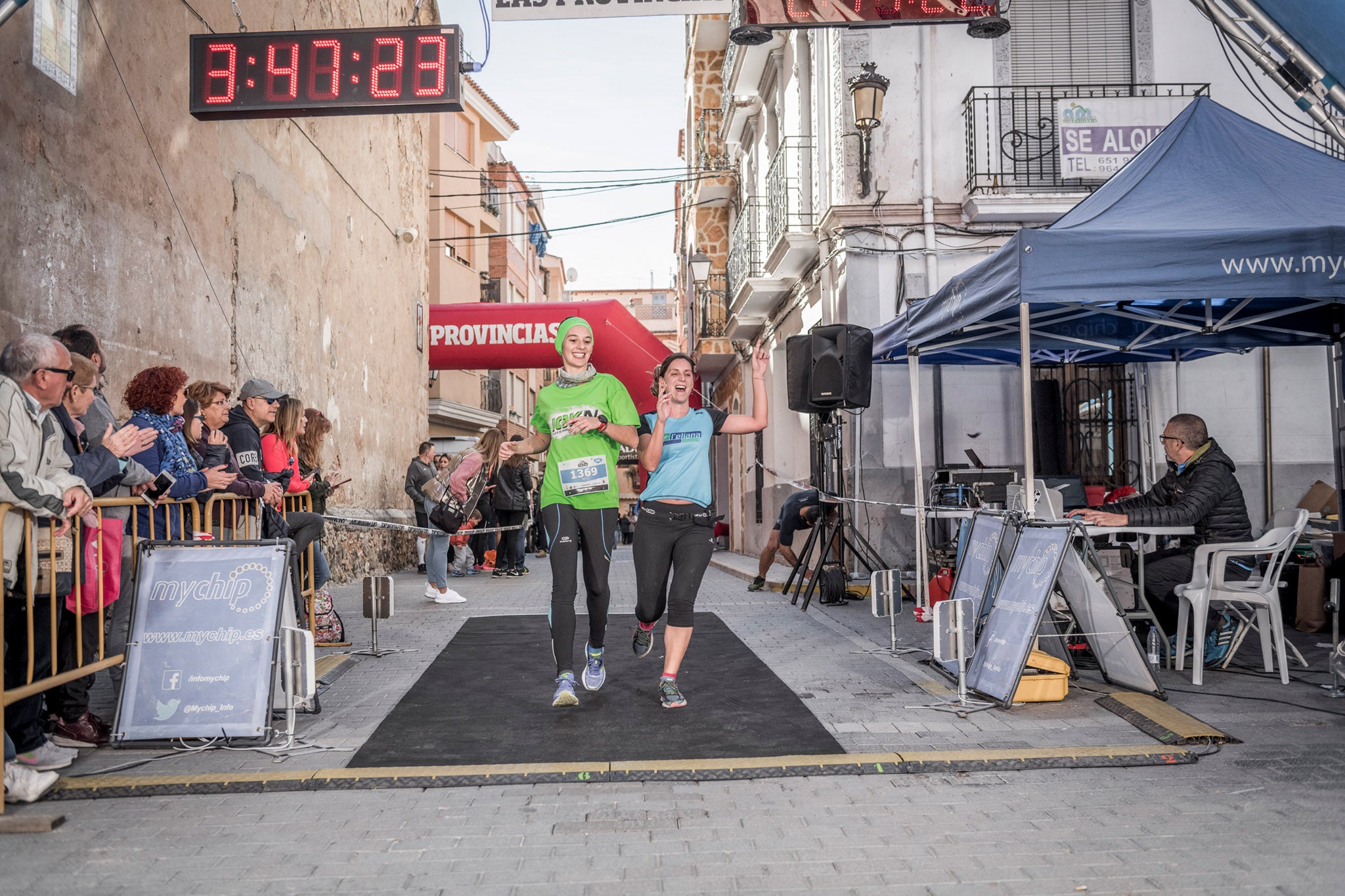 Galería de fotos de la llegada a meta de la carrera de 15 kilómetros del Trail de Montanejos 2018