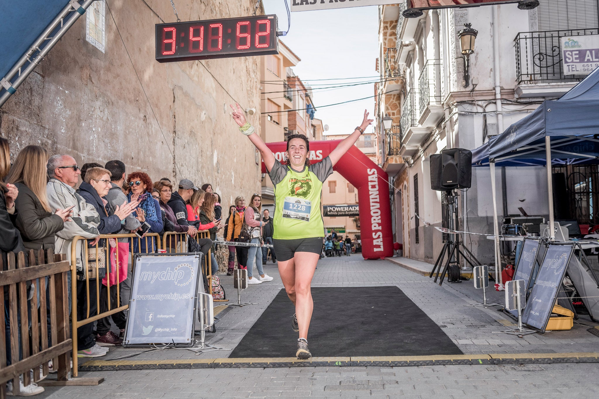 Galería de fotos de la llegada a meta de la carrera de 15 kilómetros del Trail de Montanejos 2018