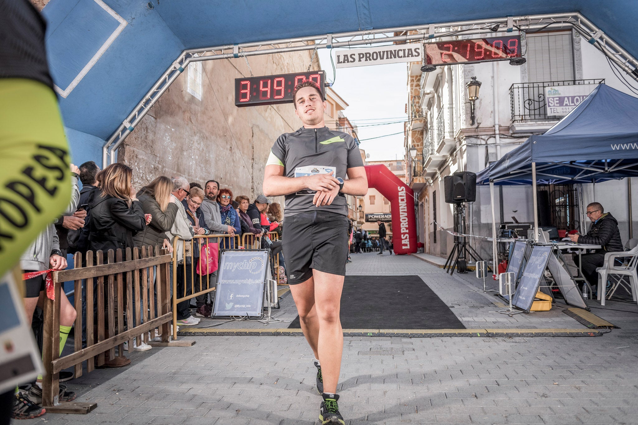 Galería de fotos de la llegada a meta de la carrera de 15 kilómetros del Trail de Montanejos 2018