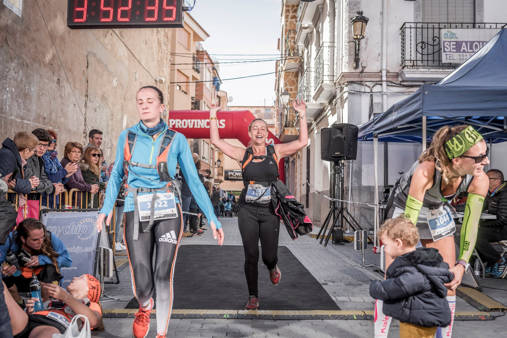 Galería de fotos de la llegada a meta de la carrera de 15 kilómetros del Trail de Montanejos 2018