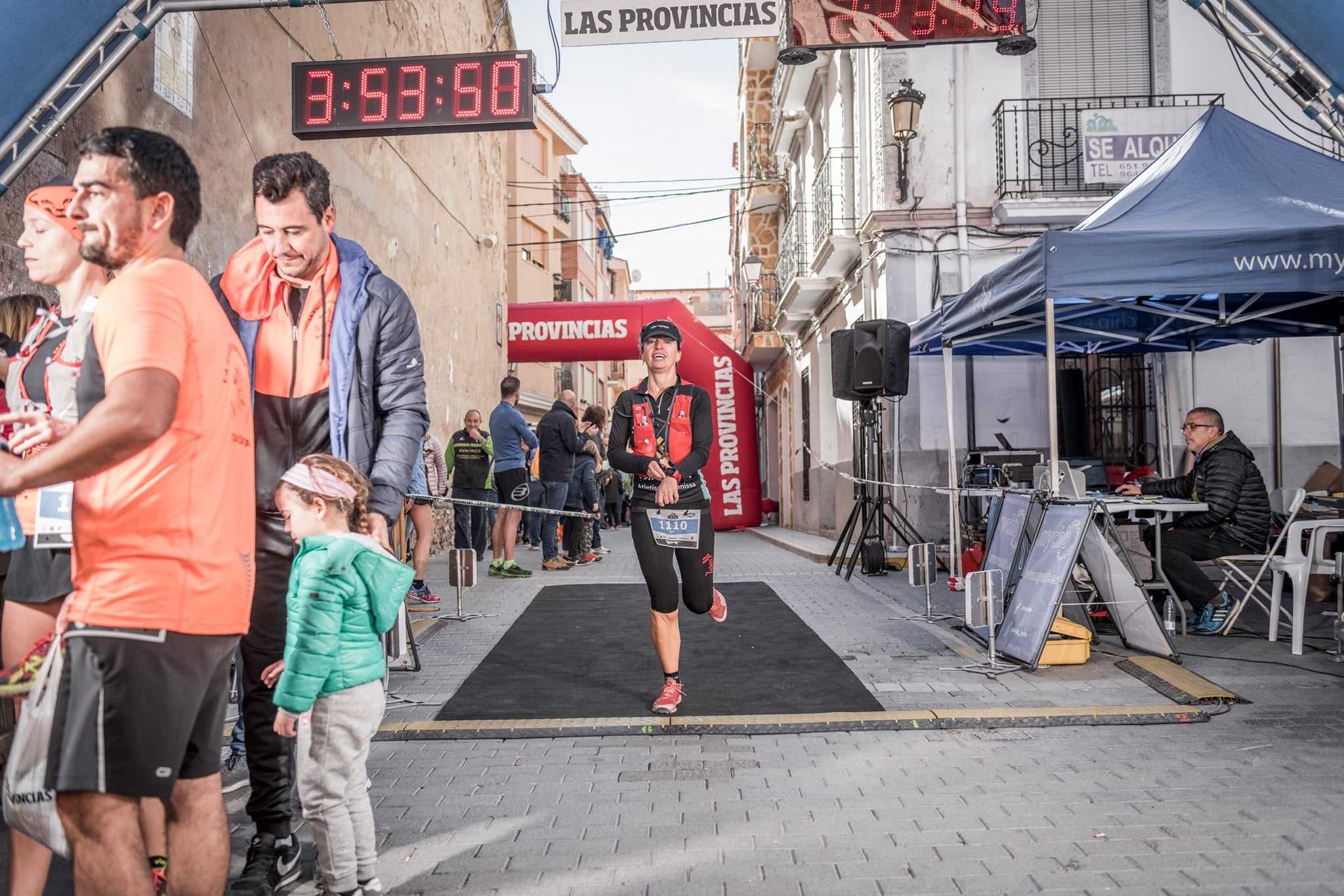 Galería de fotos de la llegada a meta de la carrera de 15 kilómetros del Trail de Montanejos 2018