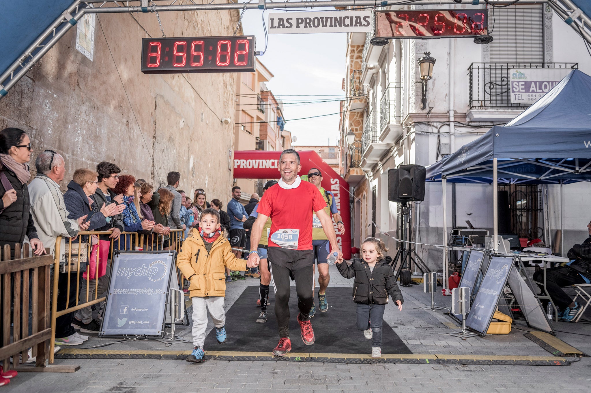 Galería de fotos de la llegada a meta de la carrera de 15 kilómetros del Trail de Montanejos 2018