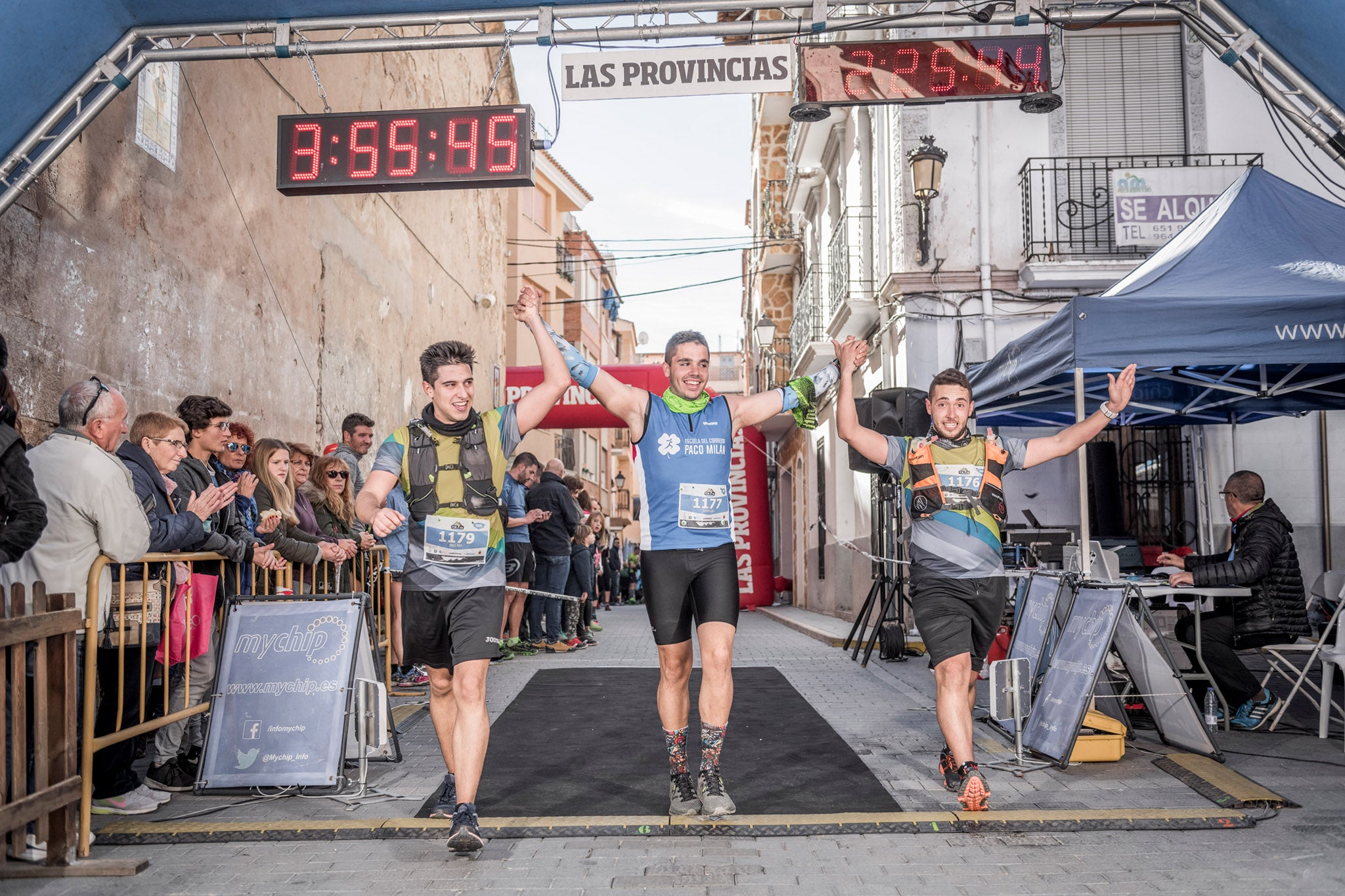 Galería de fotos de la llegada a meta de la carrera de 15 kilómetros del Trail de Montanejos 2018