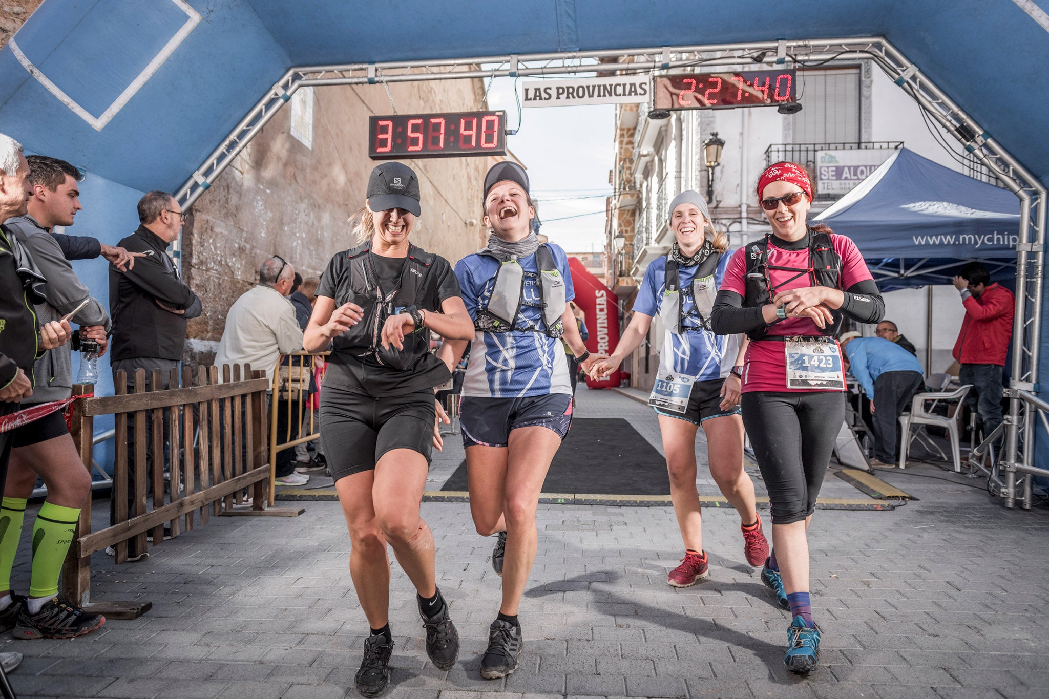 Galería de fotos de la llegada a meta de la carrera de 15 kilómetros del Trail de Montanejos 2018