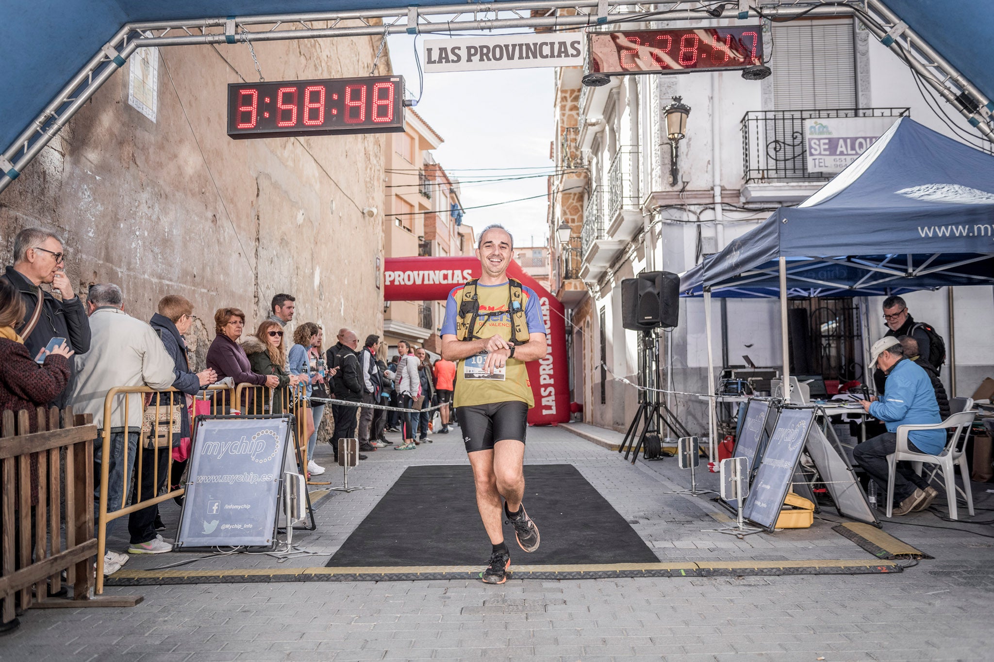 Galería de fotos de la llegada a meta de la carrera de 15 kilómetros del Trail de Montanejos 2018