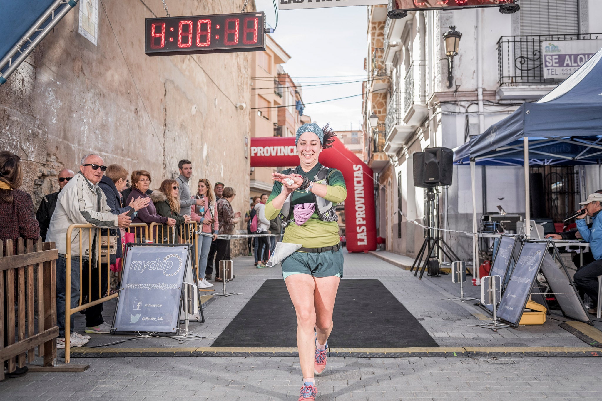 Galería de fotos de la llegada a meta de la carrera de 15 kilómetros del Trail de Montanejos 2018