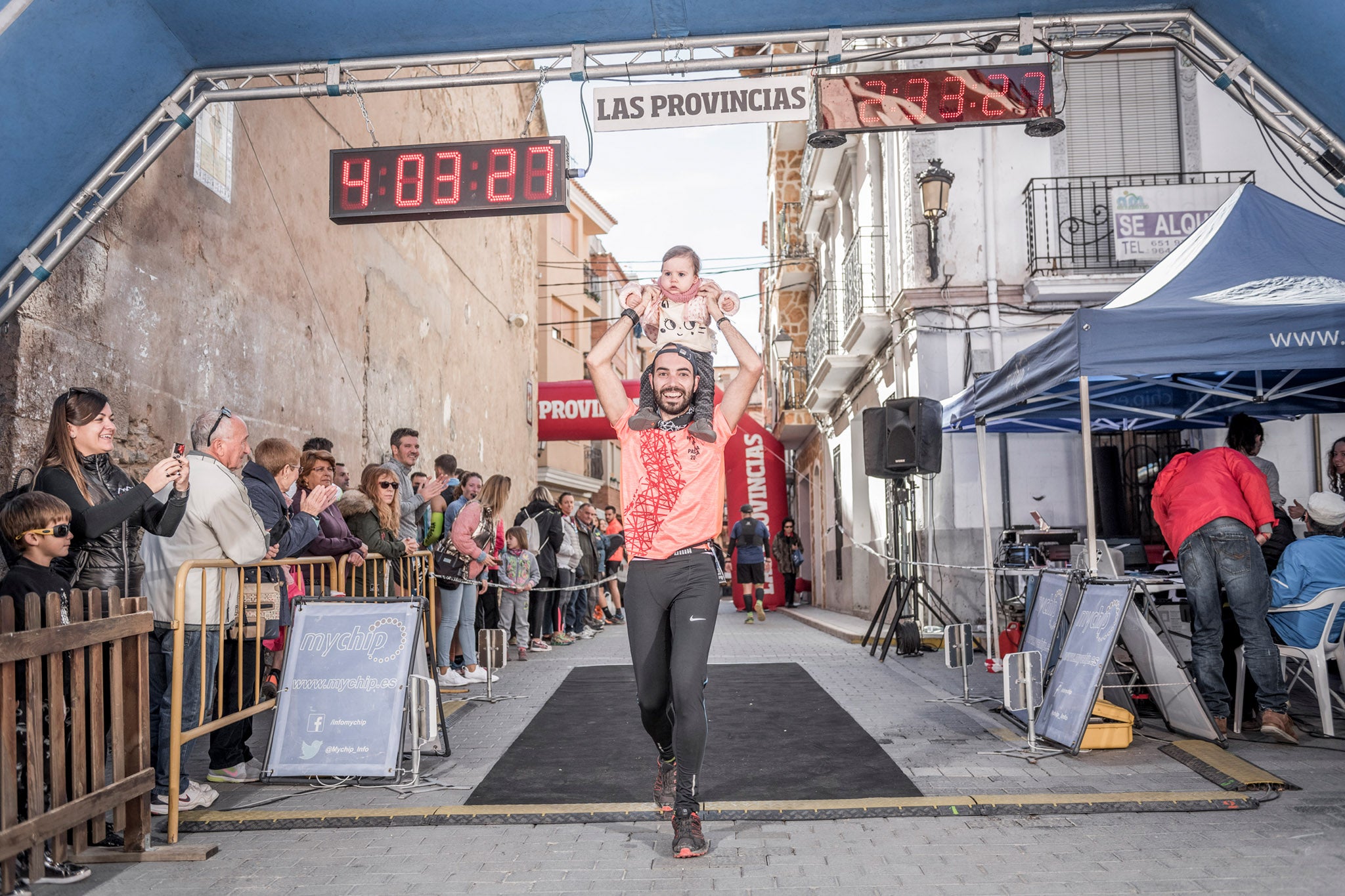 Galería de fotos de la llegada a meta de la carrera de 15 kilómetros del Trail de Montanejos 2018