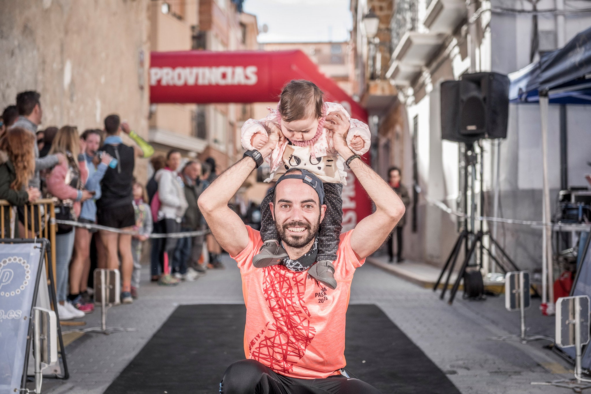 Galería de fotos de la llegada a meta de la carrera de 15 kilómetros del Trail de Montanejos 2018