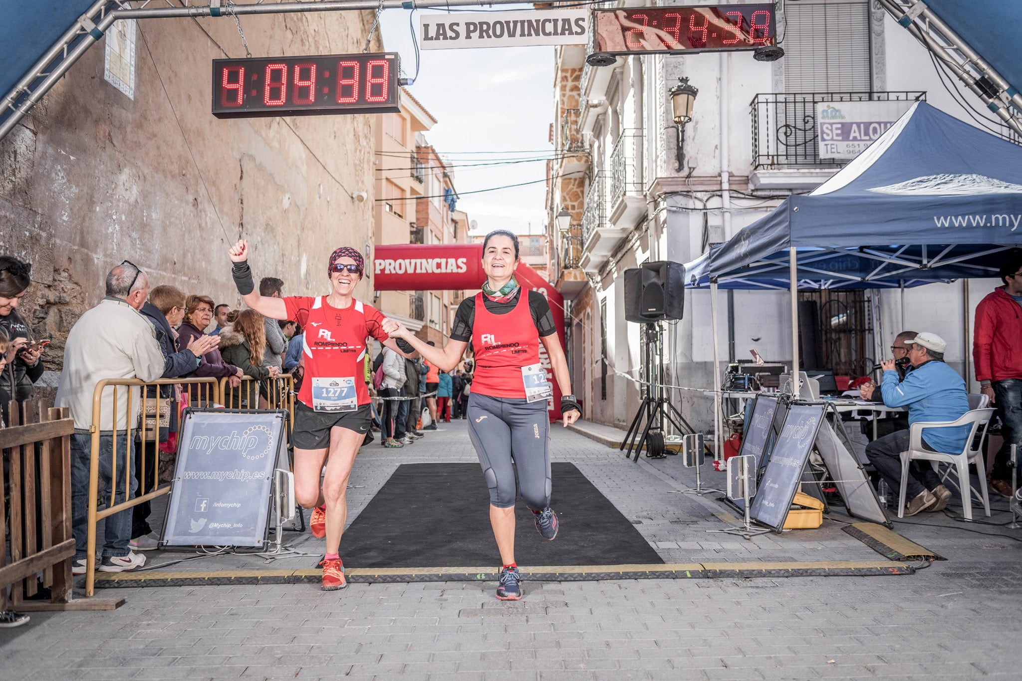 Galería de fotos de la llegada a meta de la carrera de 15 kilómetros del Trail de Montanejos 2018