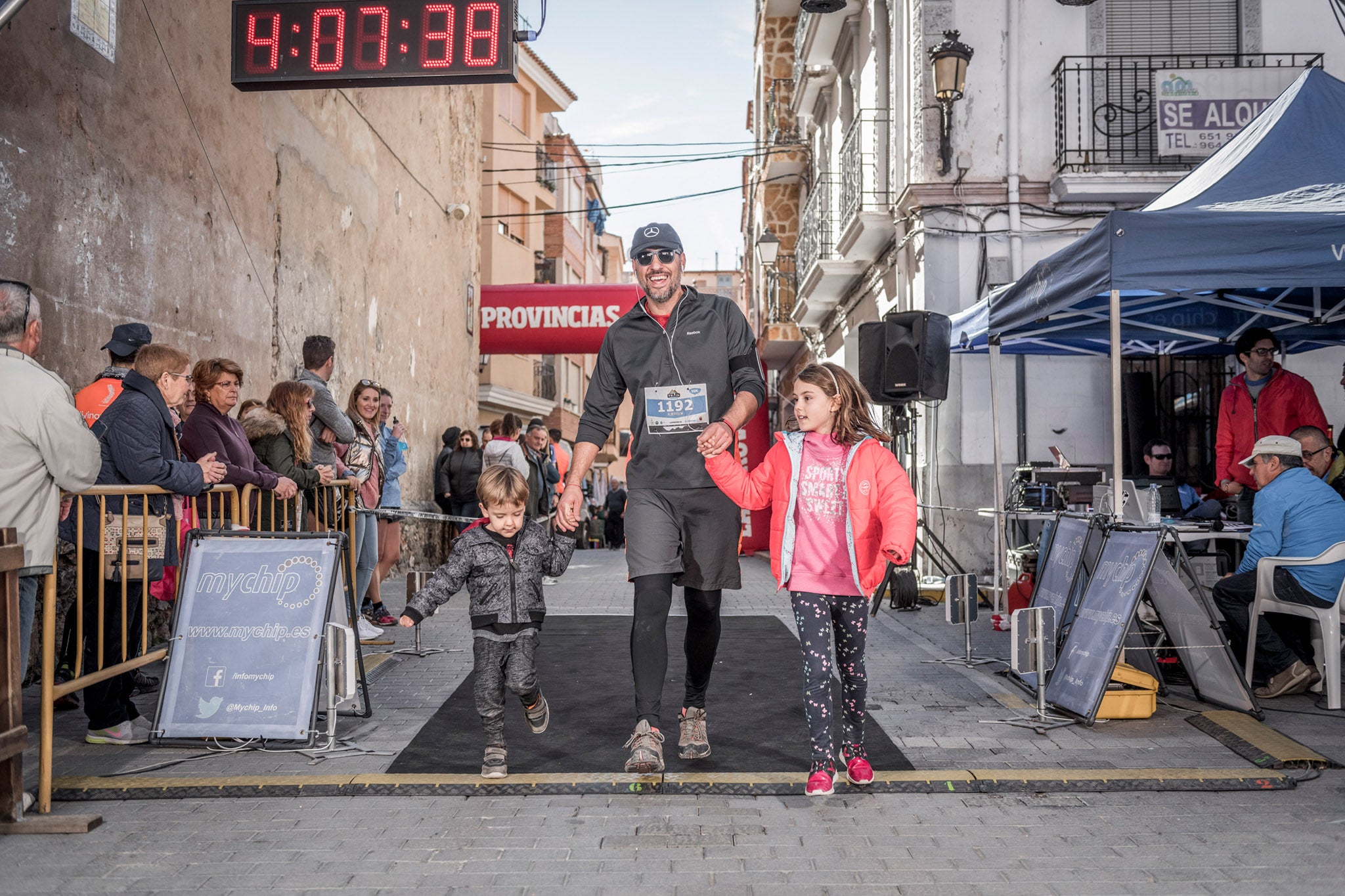 Galería de fotos de la llegada a meta de la carrera de 15 kilómetros del Trail de Montanejos 2018