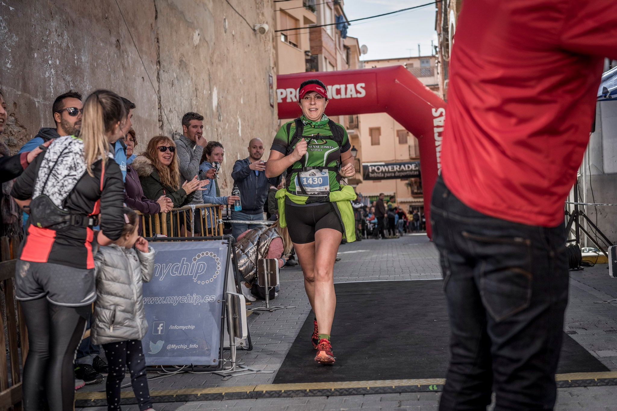 Galería de fotos de la llegada a meta de la carrera de 15 kilómetros del Trail de Montanejos 2018