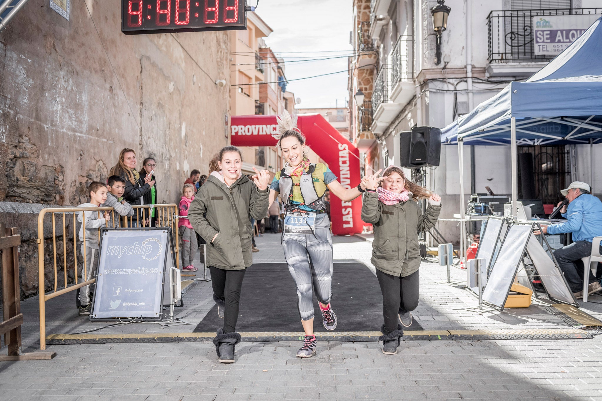 Galería de fotos de la llegada a meta de la carrera de 15 kilómetros del Trail de Montanejos 2018