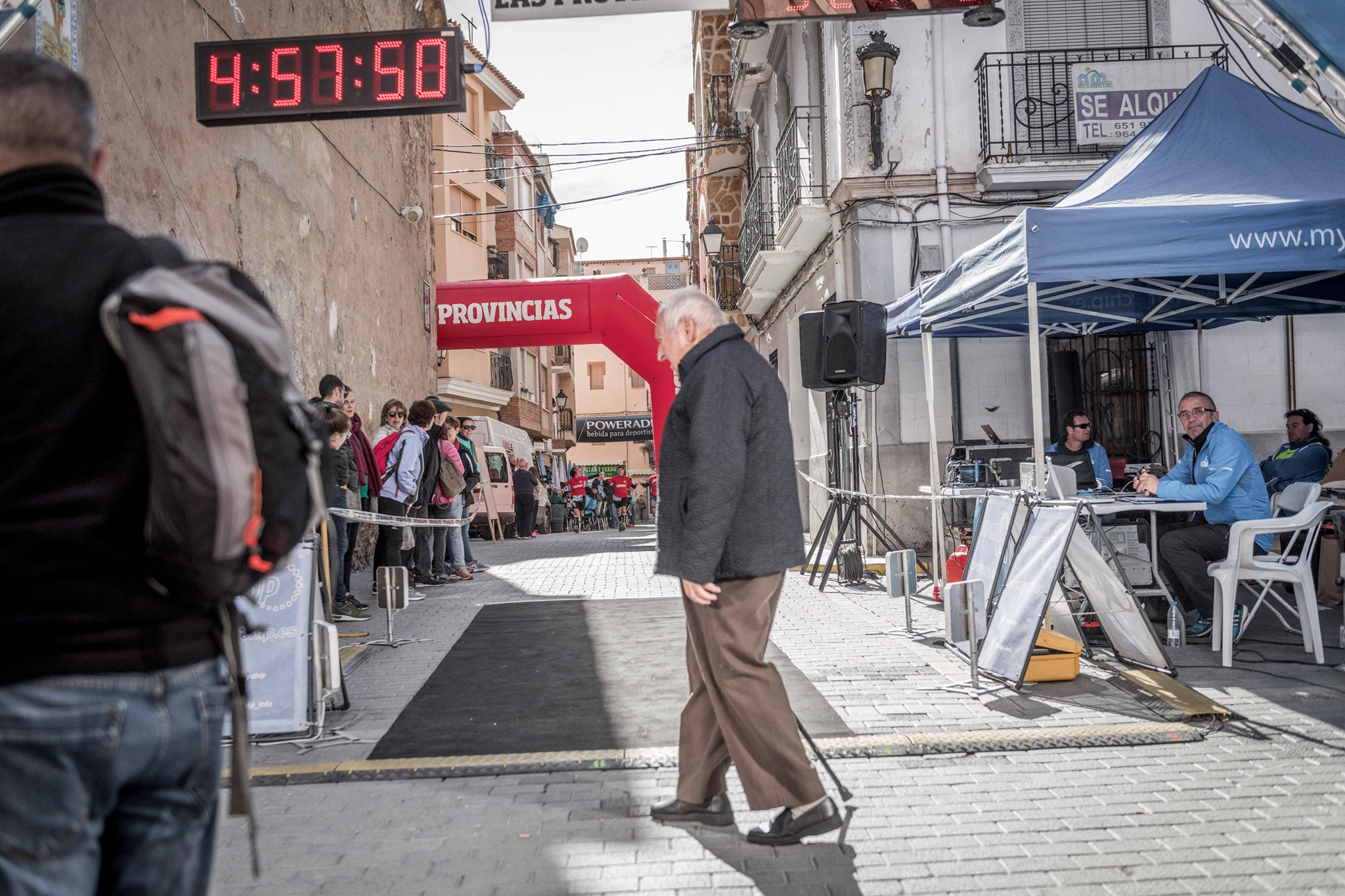 Galería de fotos de la llegada a meta de la carrera de 15 kilómetros del Trail de Montanejos 2018