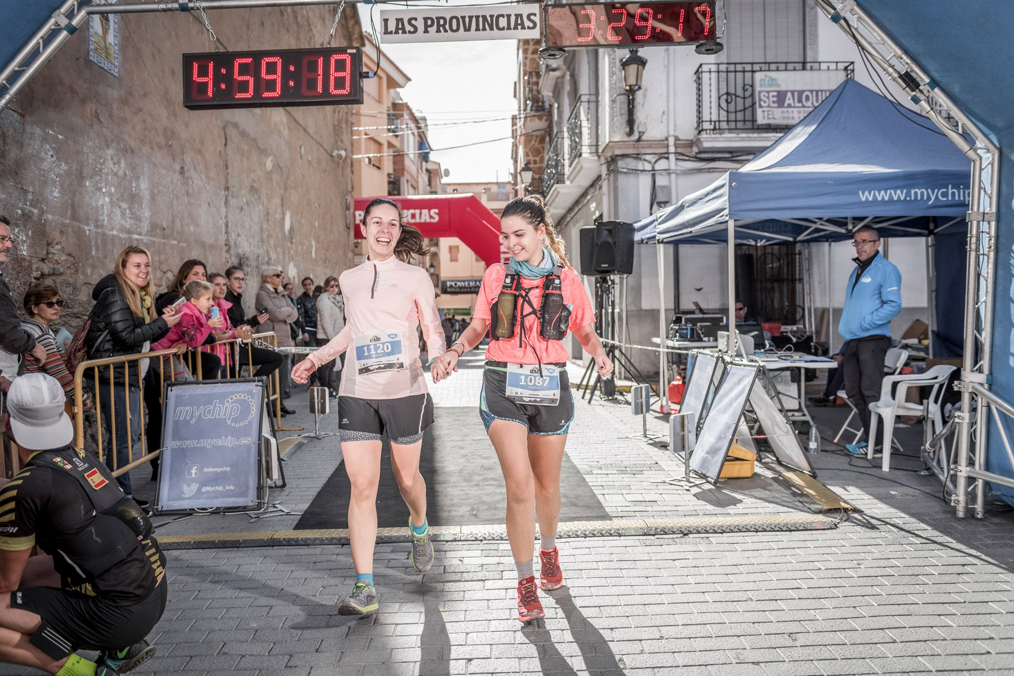 Galería de fotos de la llegada a meta de la carrera de 15 kilómetros del Trail de Montanejos 2018