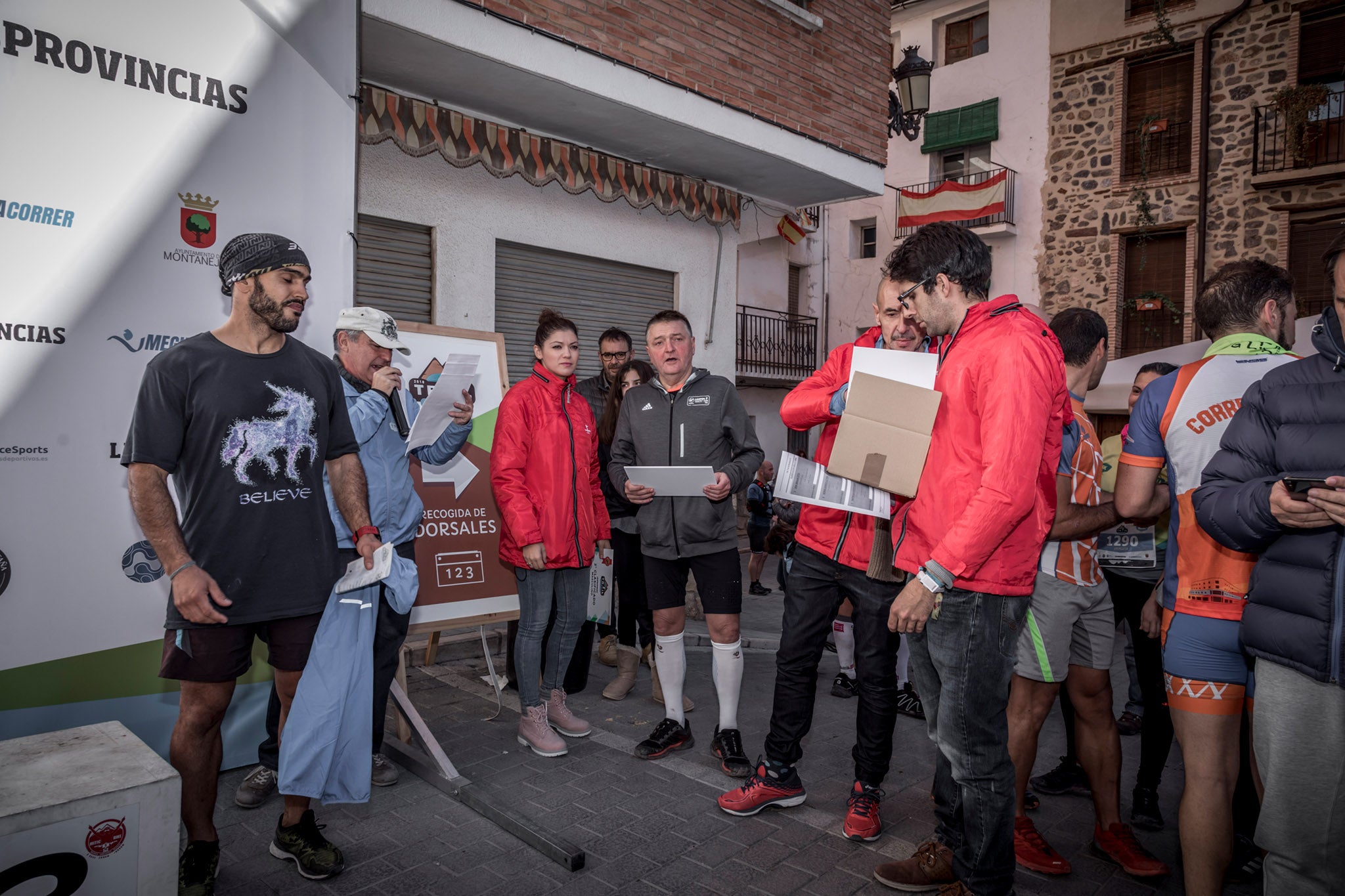 Galería de fotos de la llegada a meta de la carrera de 15 kilómetros del Trail de Montanejos 2018