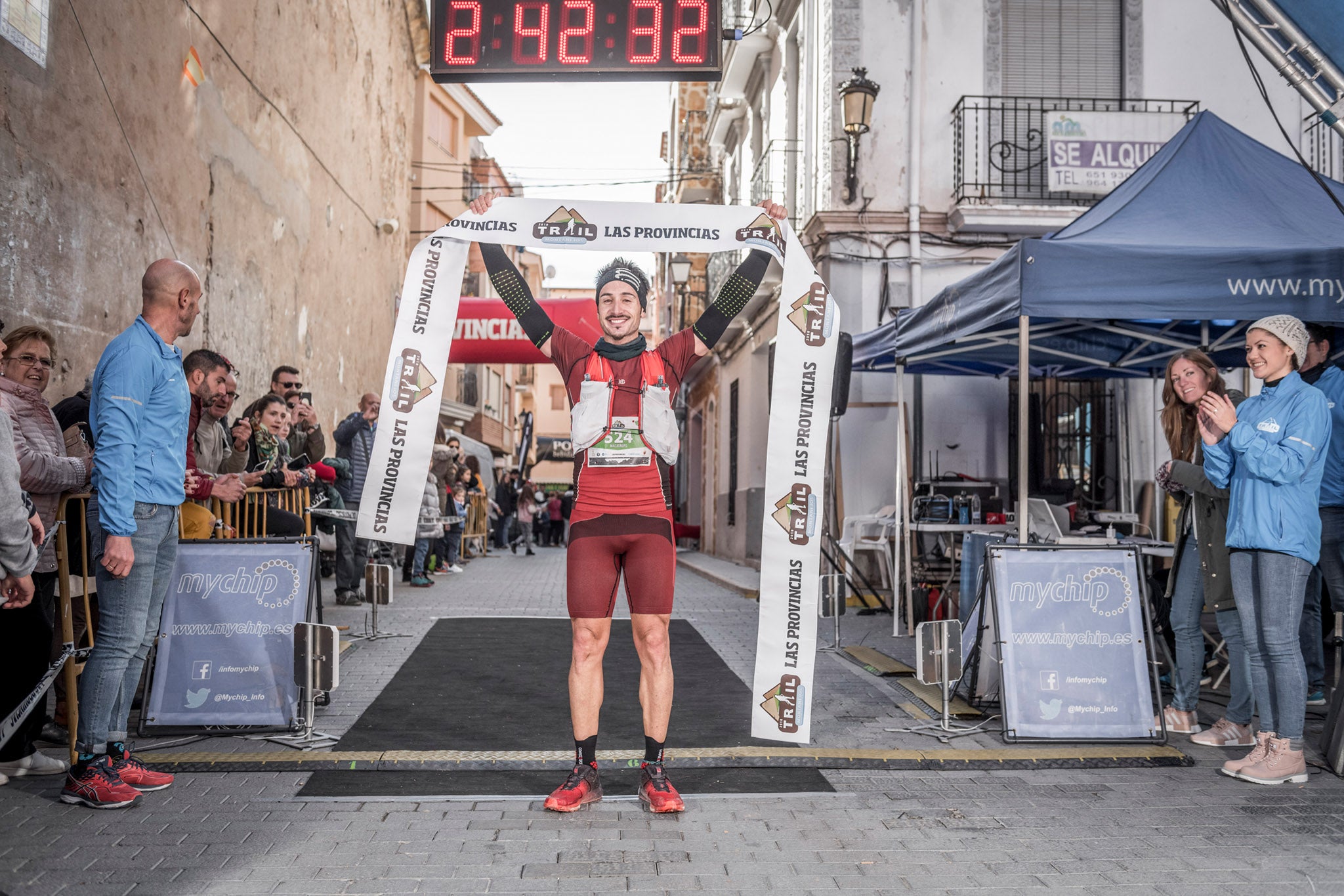 Galería de fotos de la llegada a meta de la carrera de 30 kilómetros del Trail de Montanejos 2018