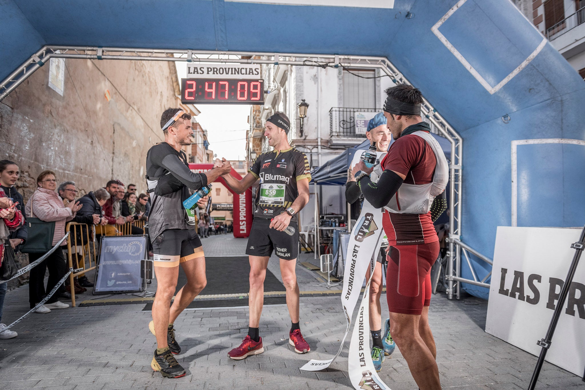 Galería de fotos de la llegada a meta de la carrera de 30 kilómetros del Trail de Montanejos 2018