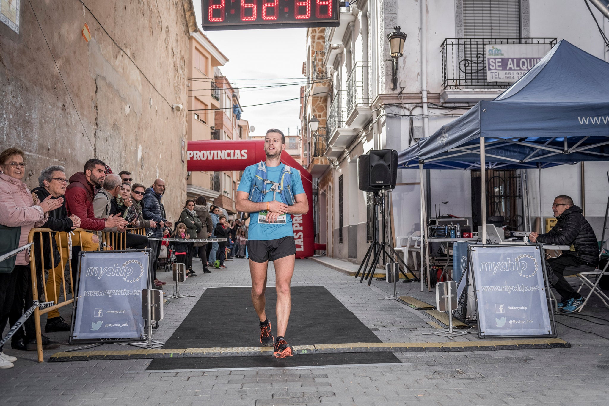 Galería de fotos de la llegada a meta de la carrera de 30 kilómetros del Trail de Montanejos 2018