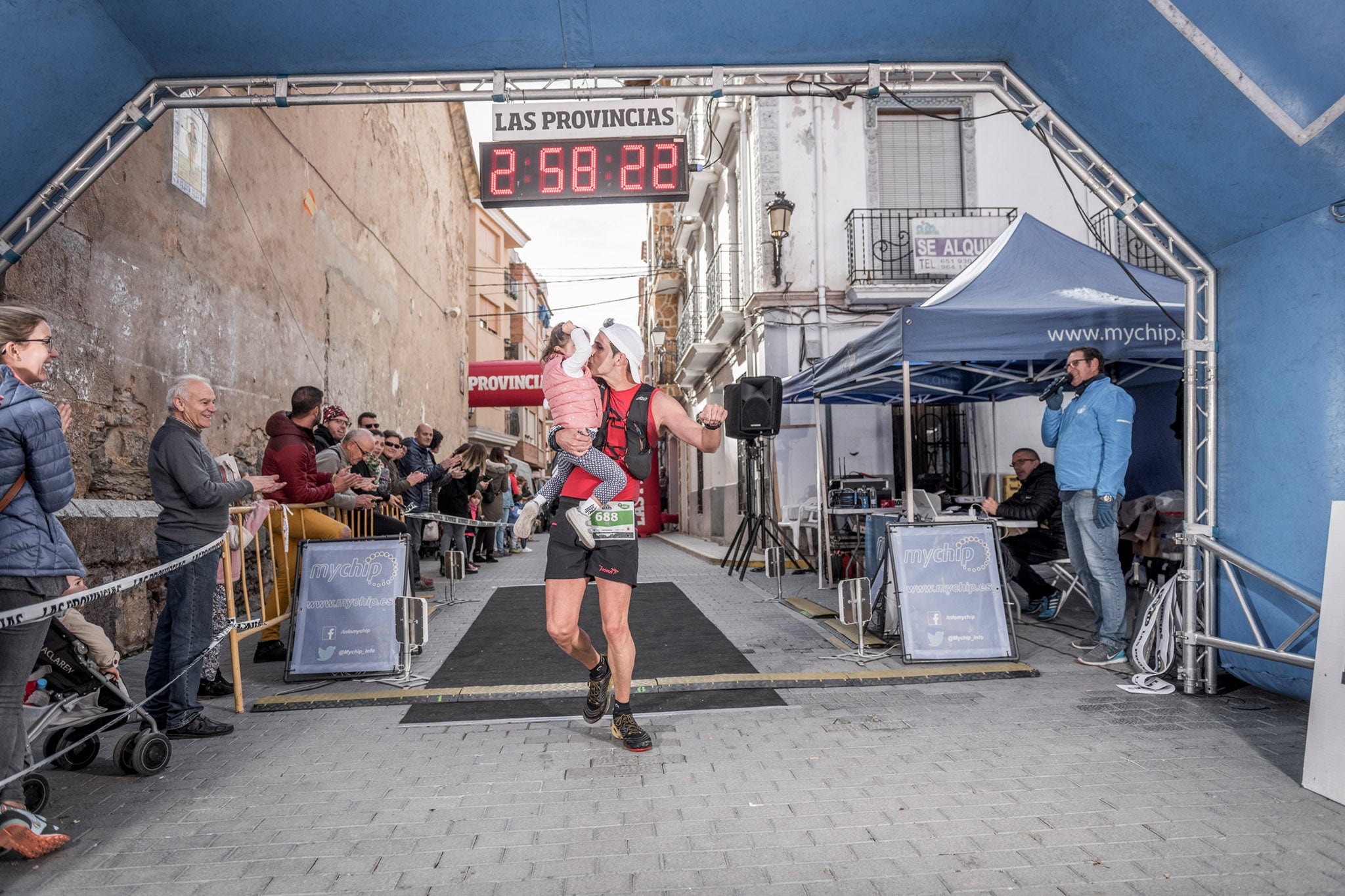 Galería de fotos de la llegada a meta de la carrera de 30 kilómetros del Trail de Montanejos 2018