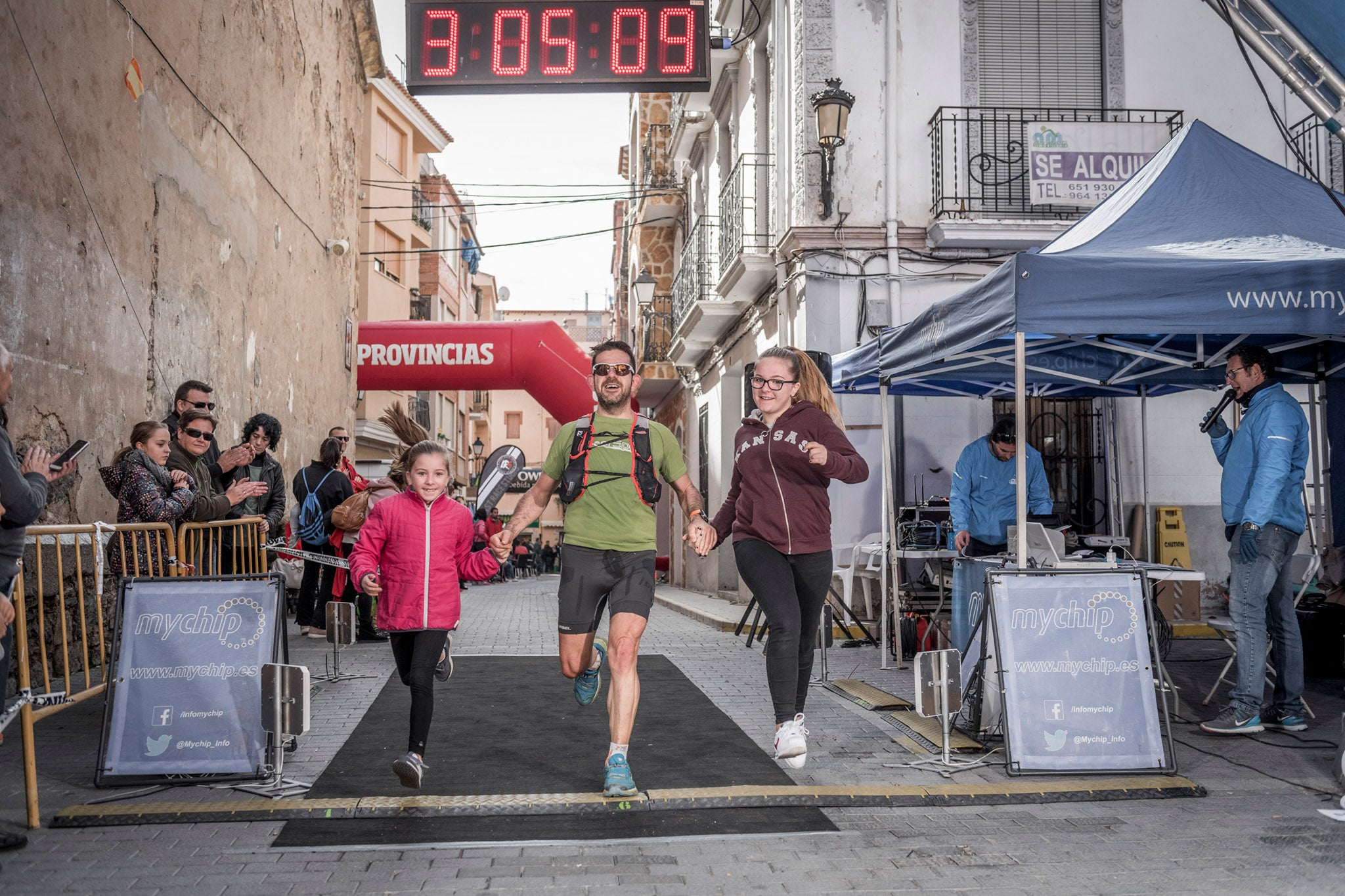 Galería de fotos de la llegada a meta de la carrera de 30 kilómetros del Trail de Montanejos 2018