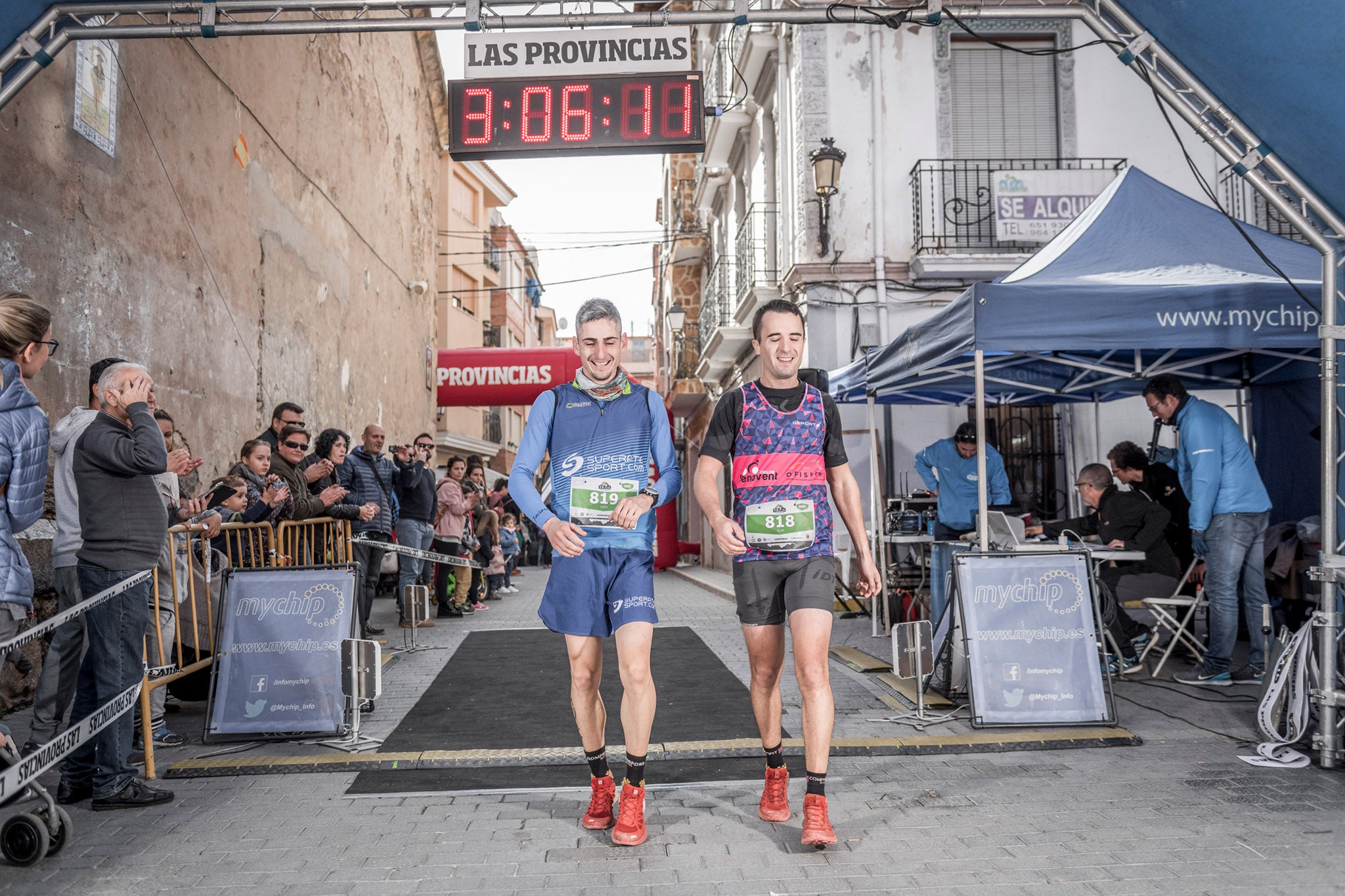 Galería de fotos de la llegada a meta de la carrera de 30 kilómetros del Trail de Montanejos 2018