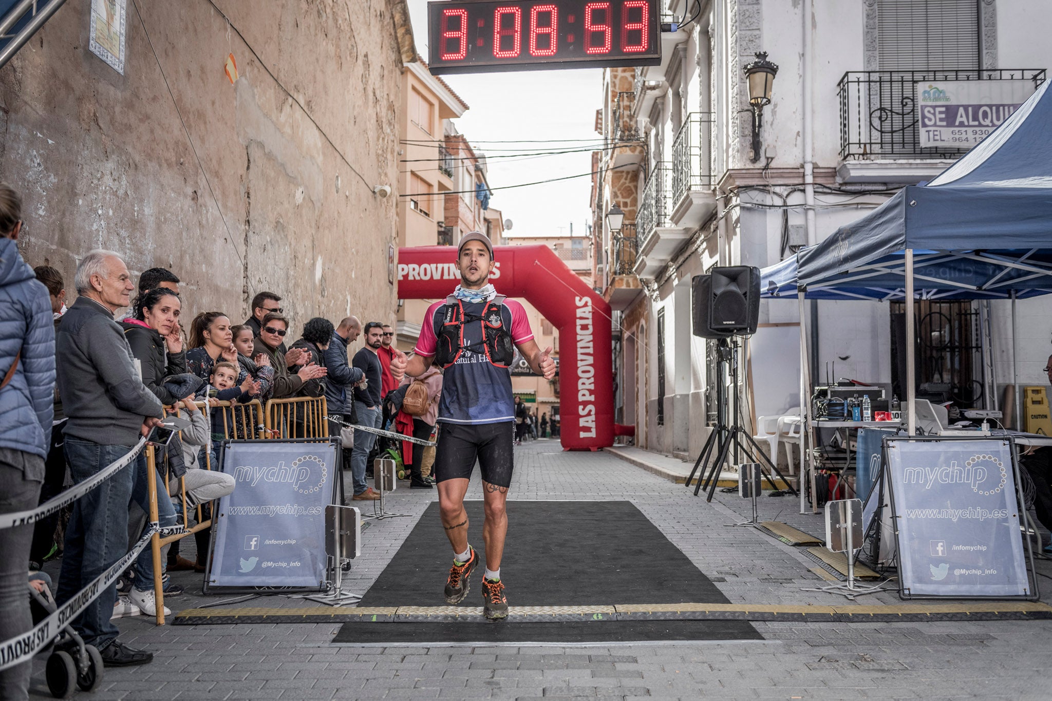 Galería de fotos de la llegada a meta de la carrera de 30 kilómetros del Trail de Montanejos 2018