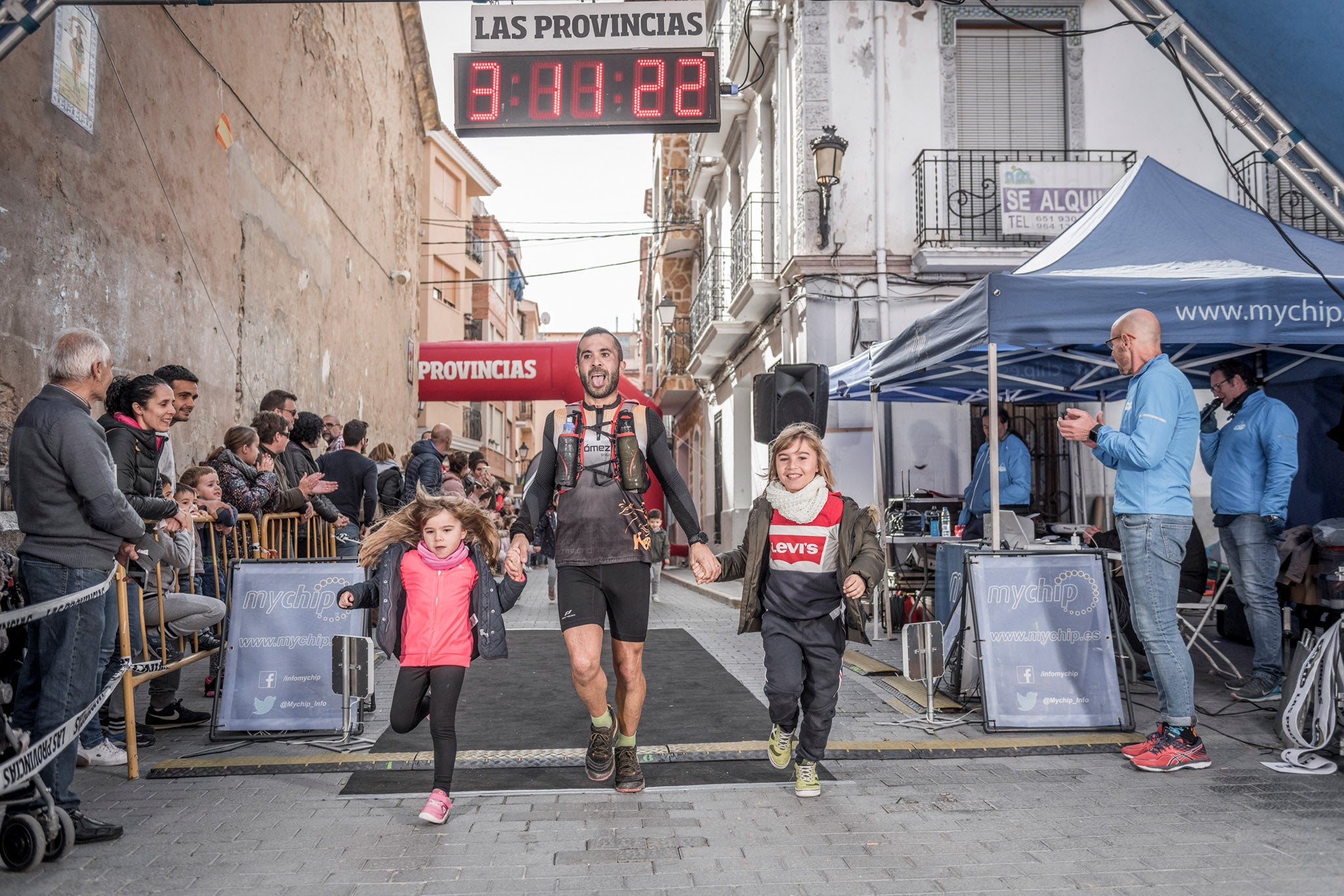 Galería de fotos de la llegada a meta de la carrera de 30 kilómetros del Trail de Montanejos 2018