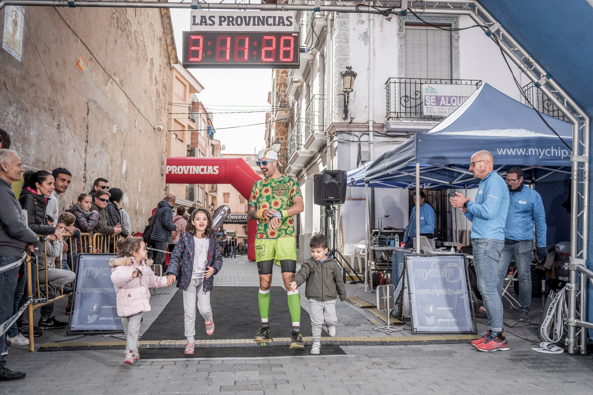 Galería de fotos de la llegada a meta de la carrera de 30 kilómetros del Trail de Montanejos 2018