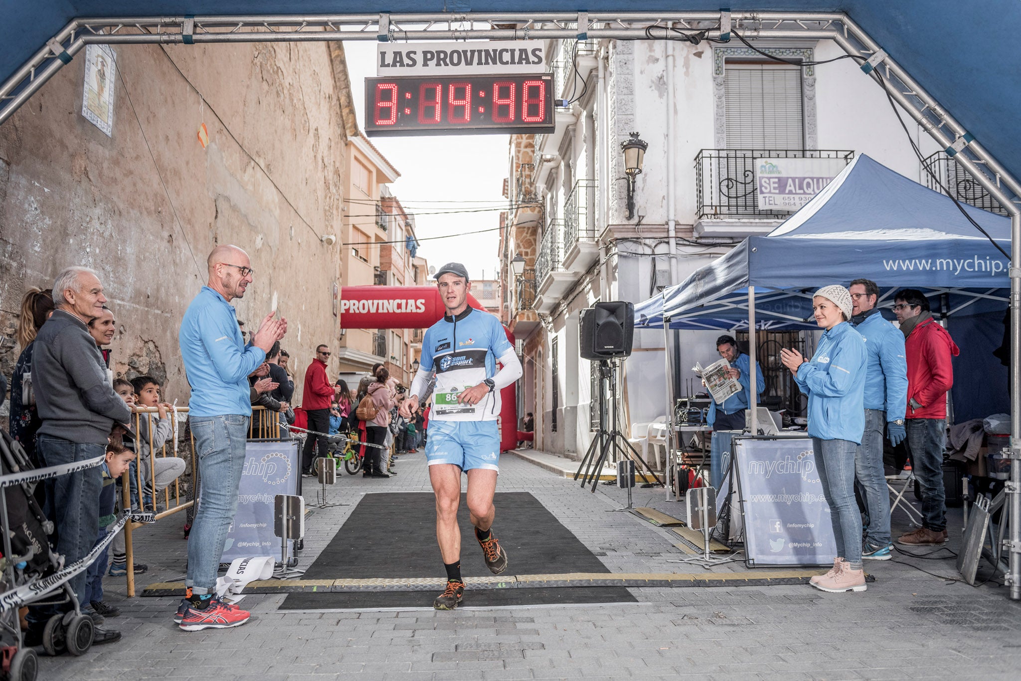 Galería de fotos de la llegada a meta de la carrera de 30 kilómetros del Trail de Montanejos 2018