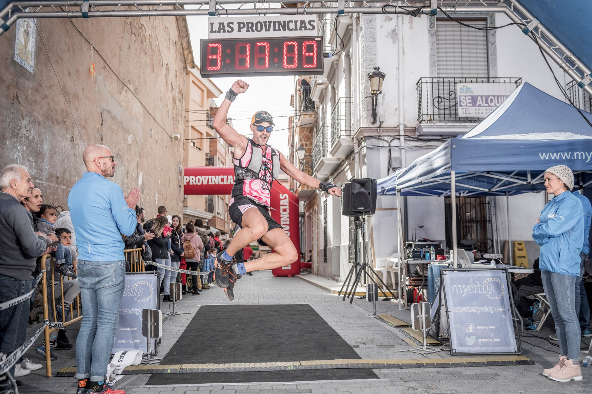 Galería de fotos de la llegada a meta de la carrera de 30 kilómetros del Trail de Montanejos 2018