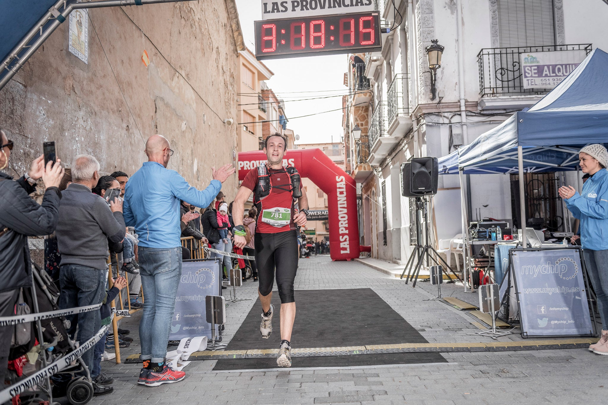 Galería de fotos de la llegada a meta de la carrera de 30 kilómetros del Trail de Montanejos 2018