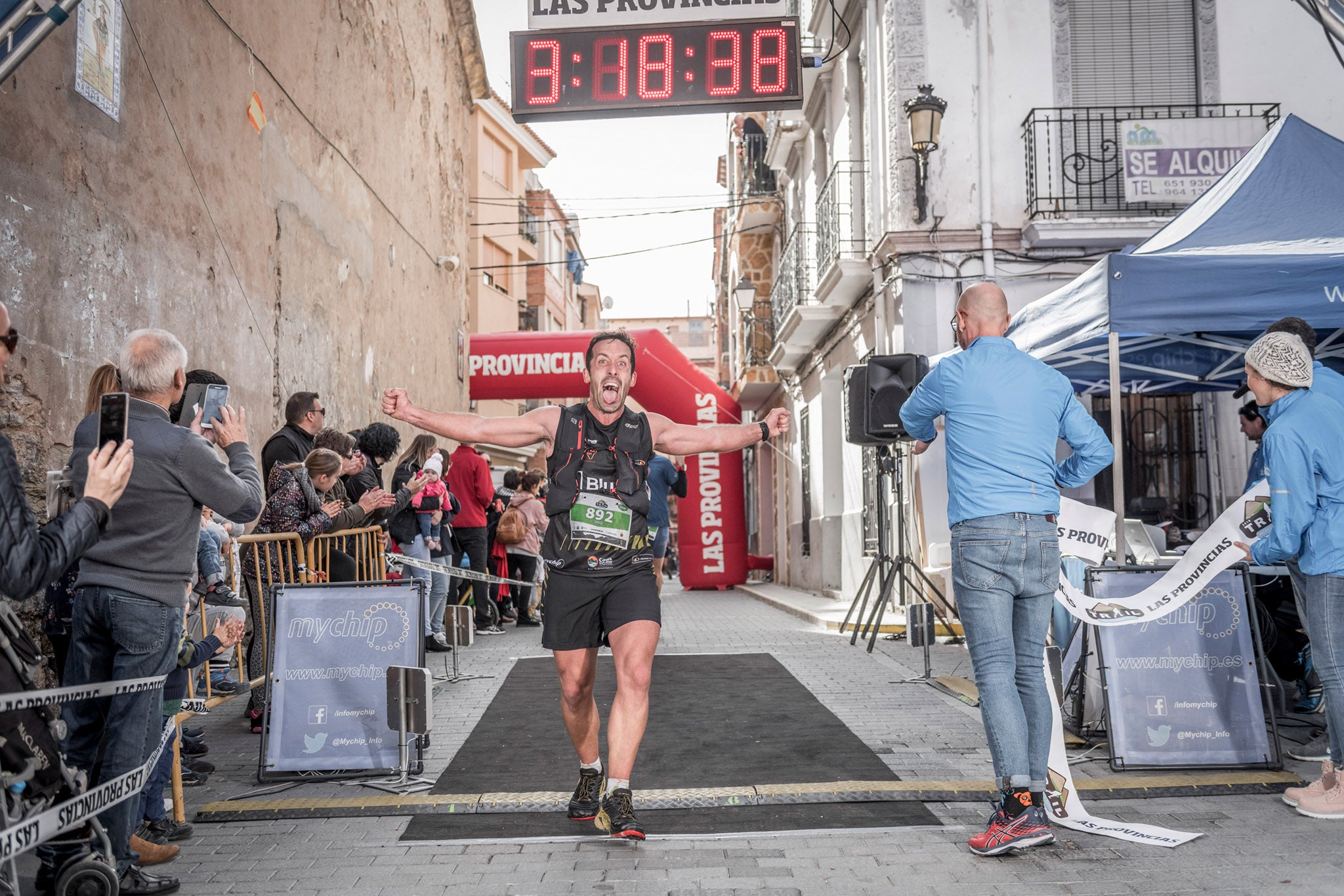 Galería de fotos de la llegada a meta de la carrera de 30 kilómetros del Trail de Montanejos 2018