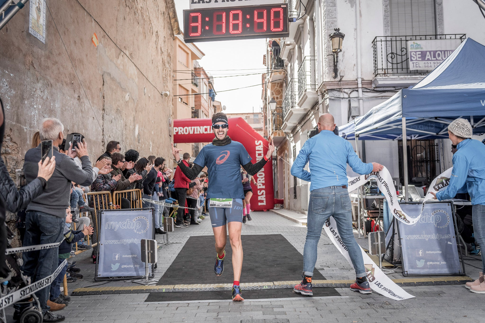 Galería de fotos de la llegada a meta de la carrera de 30 kilómetros del Trail de Montanejos 2018