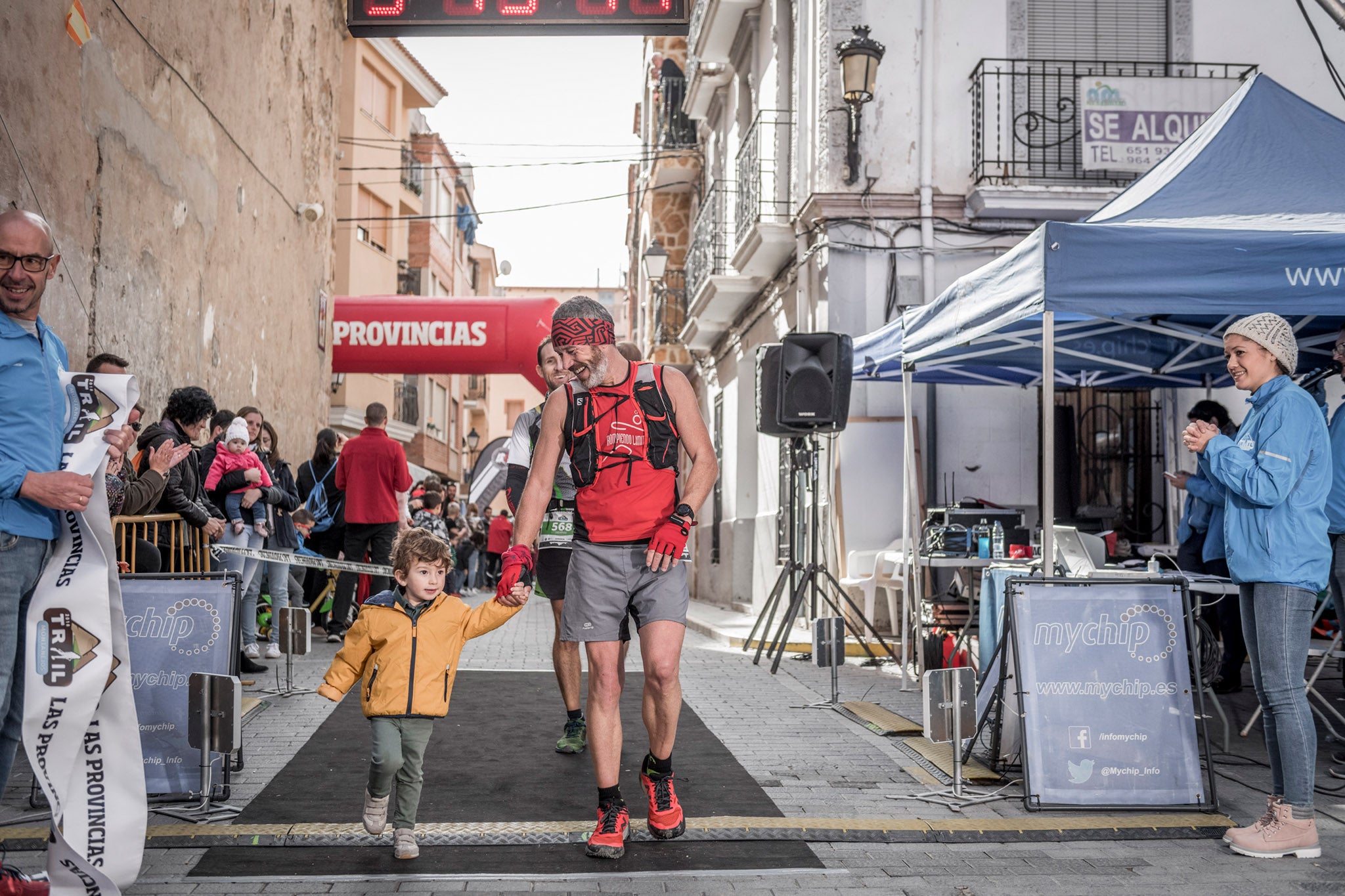 Galería de fotos de la llegada a meta de la carrera de 30 kilómetros del Trail de Montanejos 2018