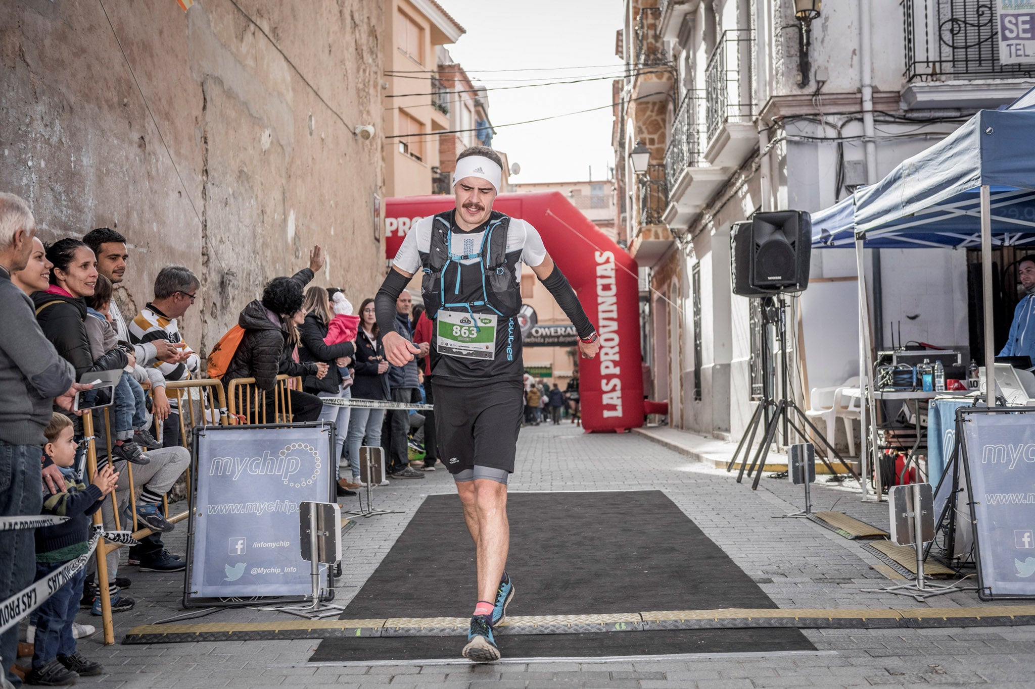 Galería de fotos de la llegada a meta de la carrera de 30 kilómetros del Trail de Montanejos 2018