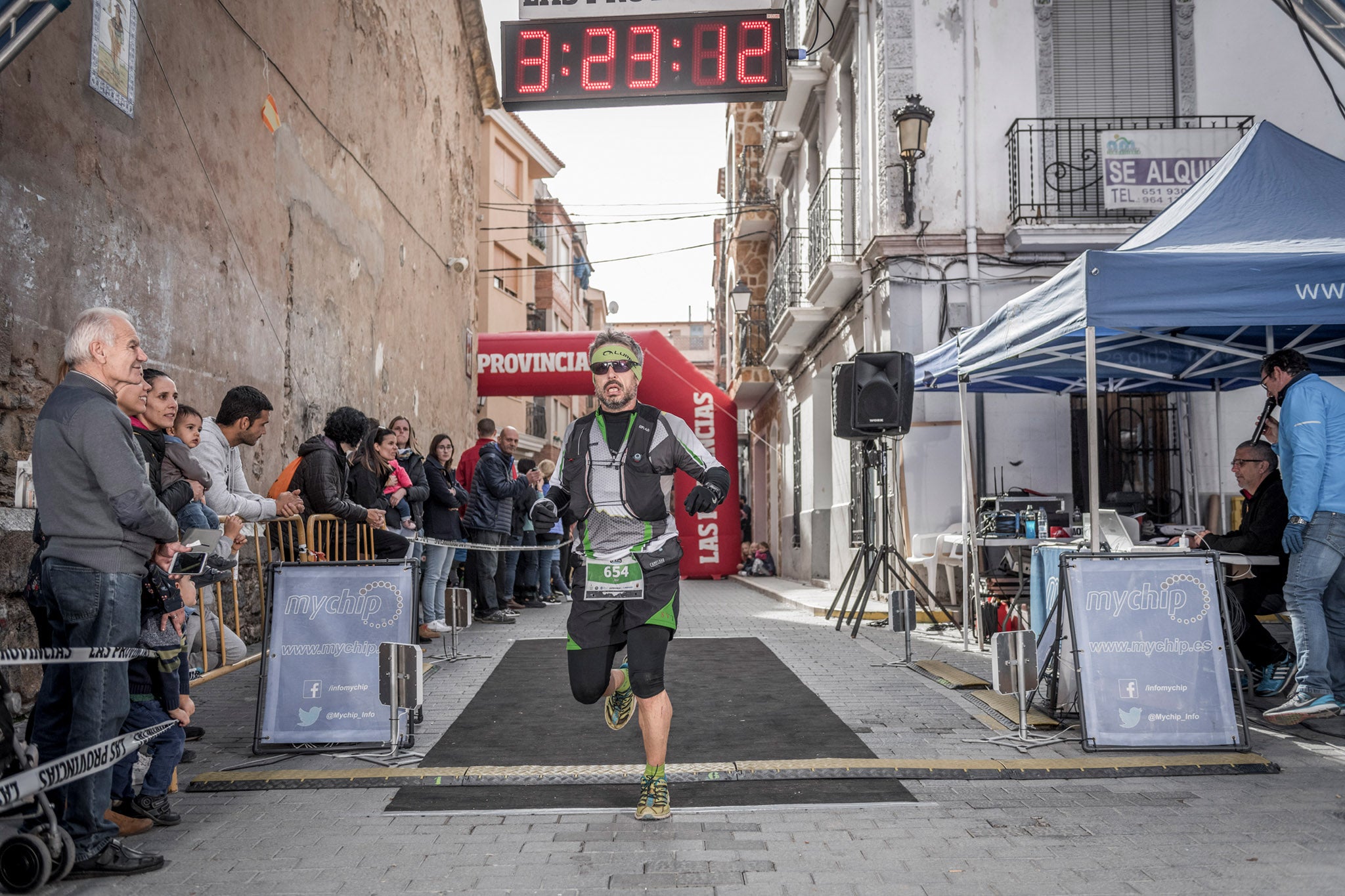 Galería de fotos de la llegada a meta de la carrera de 30 kilómetros del Trail de Montanejos 2018