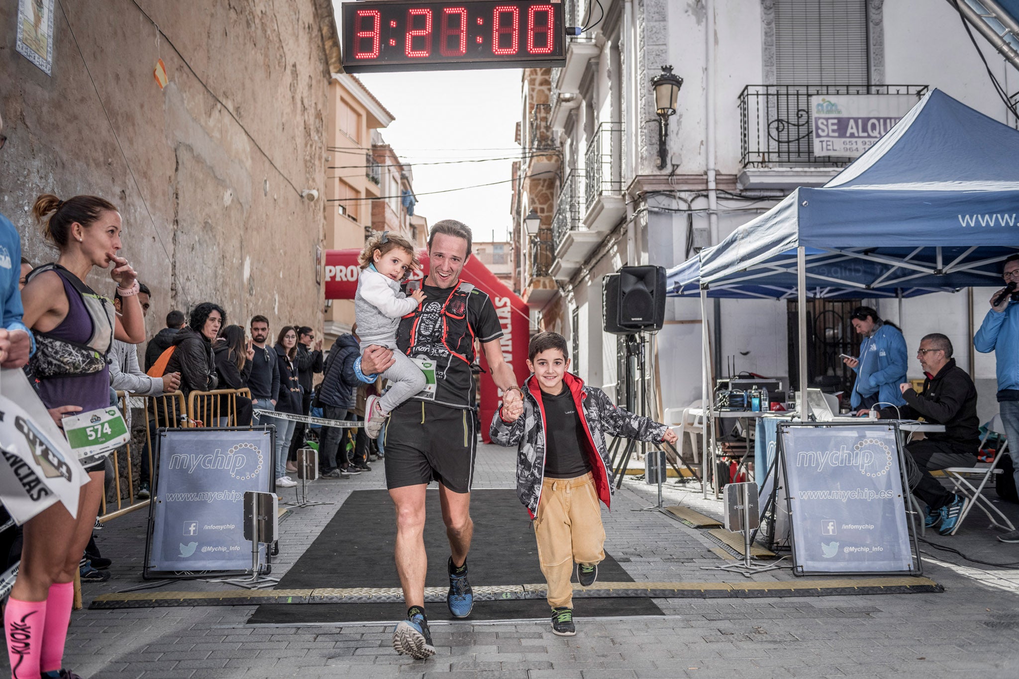 Galería de fotos de la llegada a meta de la carrera de 30 kilómetros del Trail de Montanejos 2018