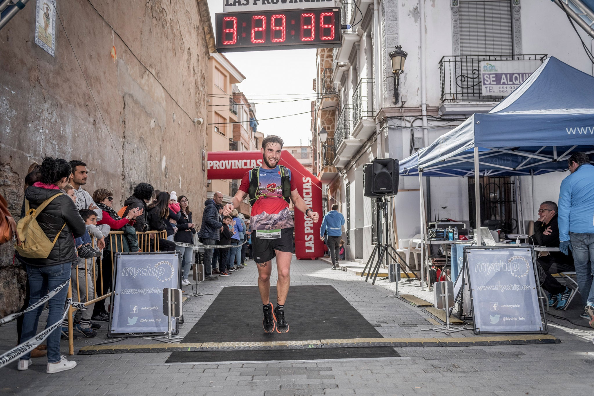 Galería de fotos de la llegada a meta de la carrera de 30 kilómetros del Trail de Montanejos 2018