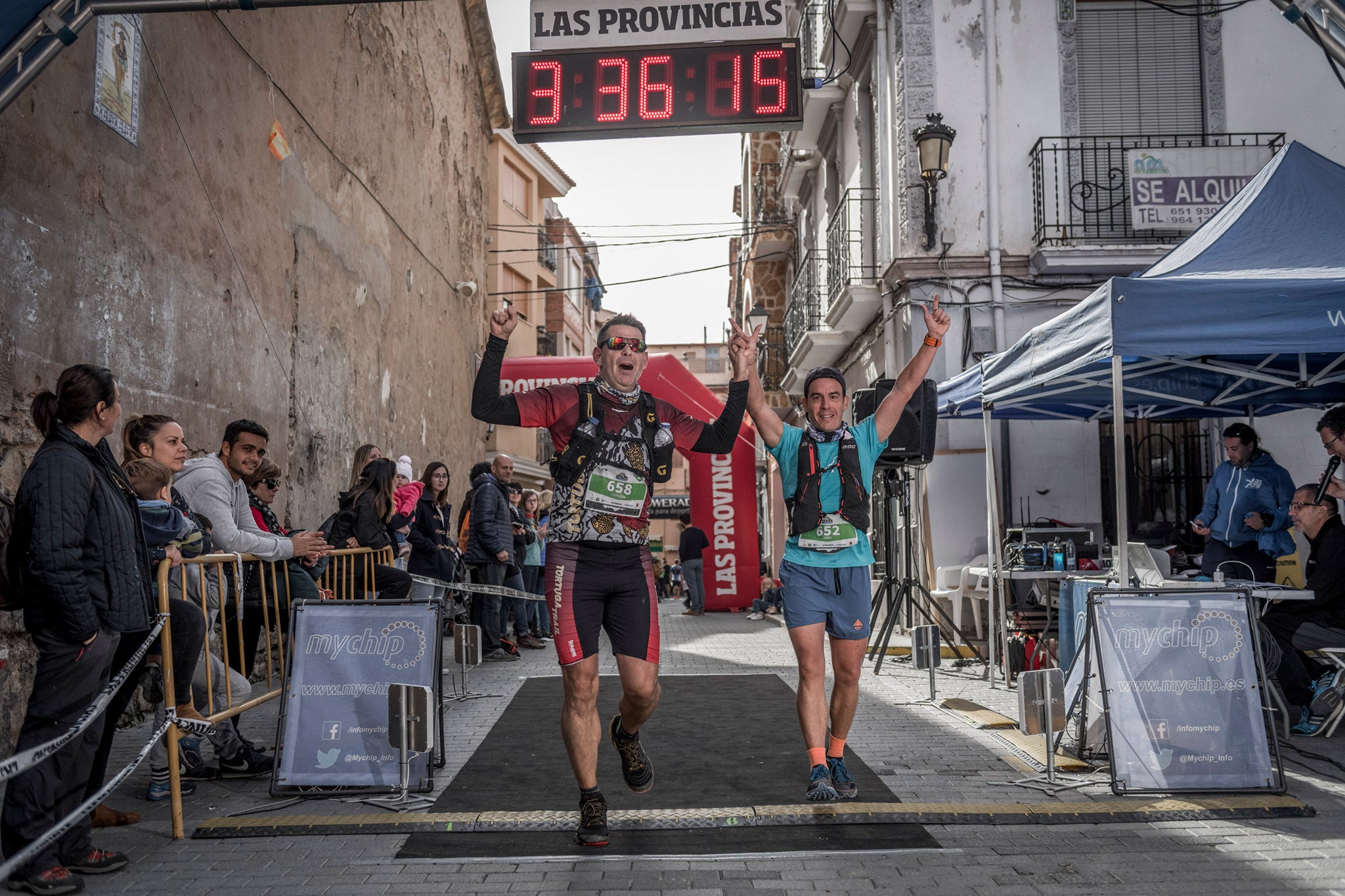 Galería de fotos de la llegada a meta de la carrera de 30 kilómetros del Trail de Montanejos 2018