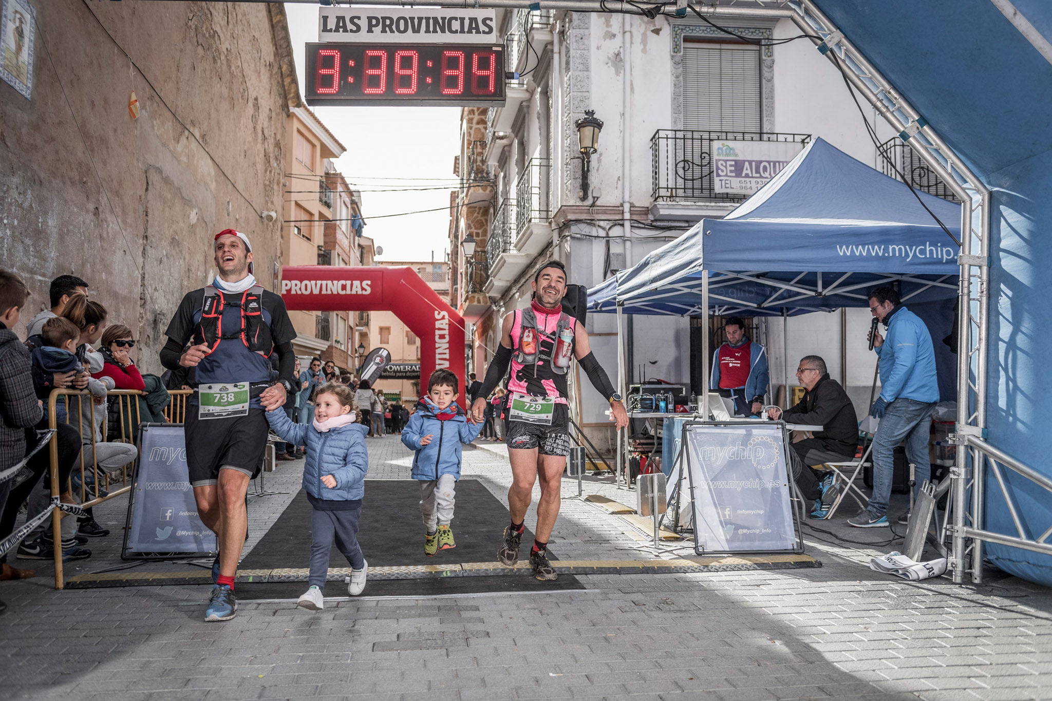 Galería de fotos de la llegada a meta de la carrera de 30 kilómetros del Trail de Montanejos 2018