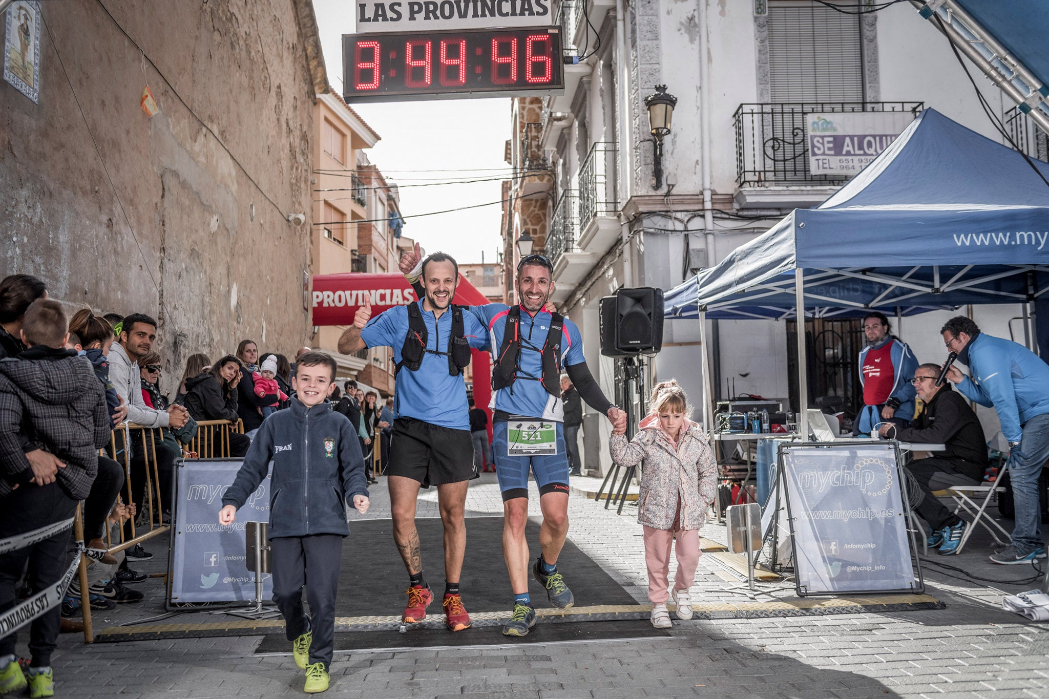 Galería de fotos de la llegada a meta de la carrera de 30 kilómetros del Trail de Montanejos 2018