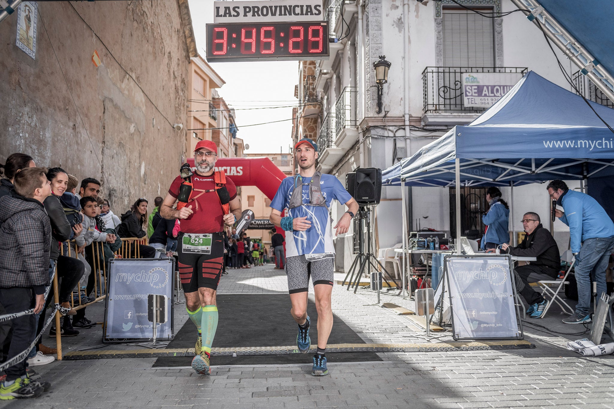 Galería de fotos de la llegada a meta de la carrera de 30 kilómetros del Trail de Montanejos 2018