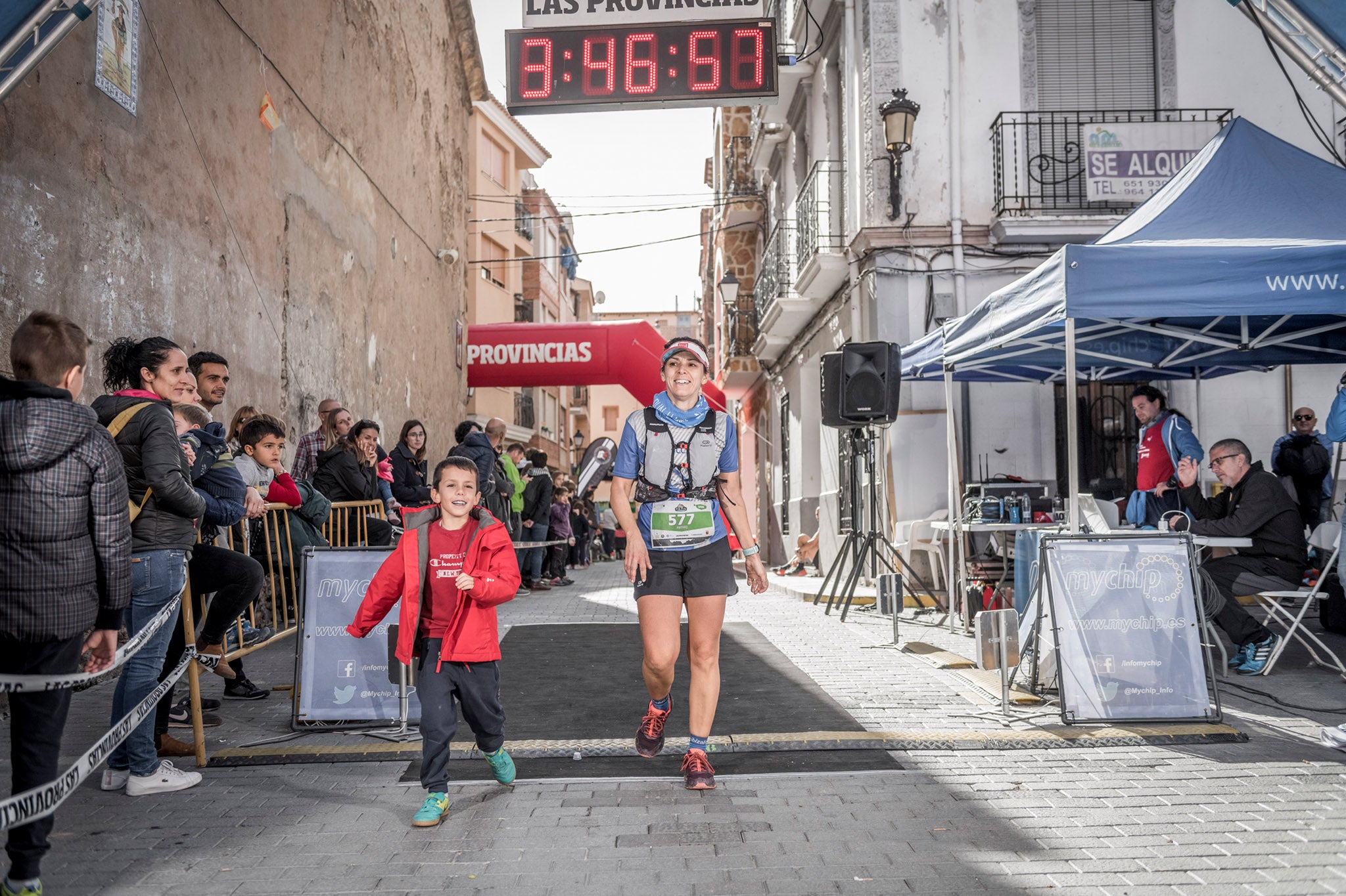 Galería de fotos de la llegada a meta de la carrera de 30 kilómetros del Trail de Montanejos 2018