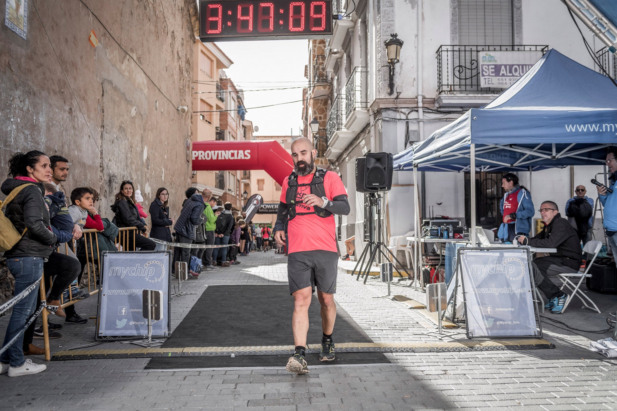 Galería de fotos de la llegada a meta de la carrera de 30 kilómetros del Trail de Montanejos 2018